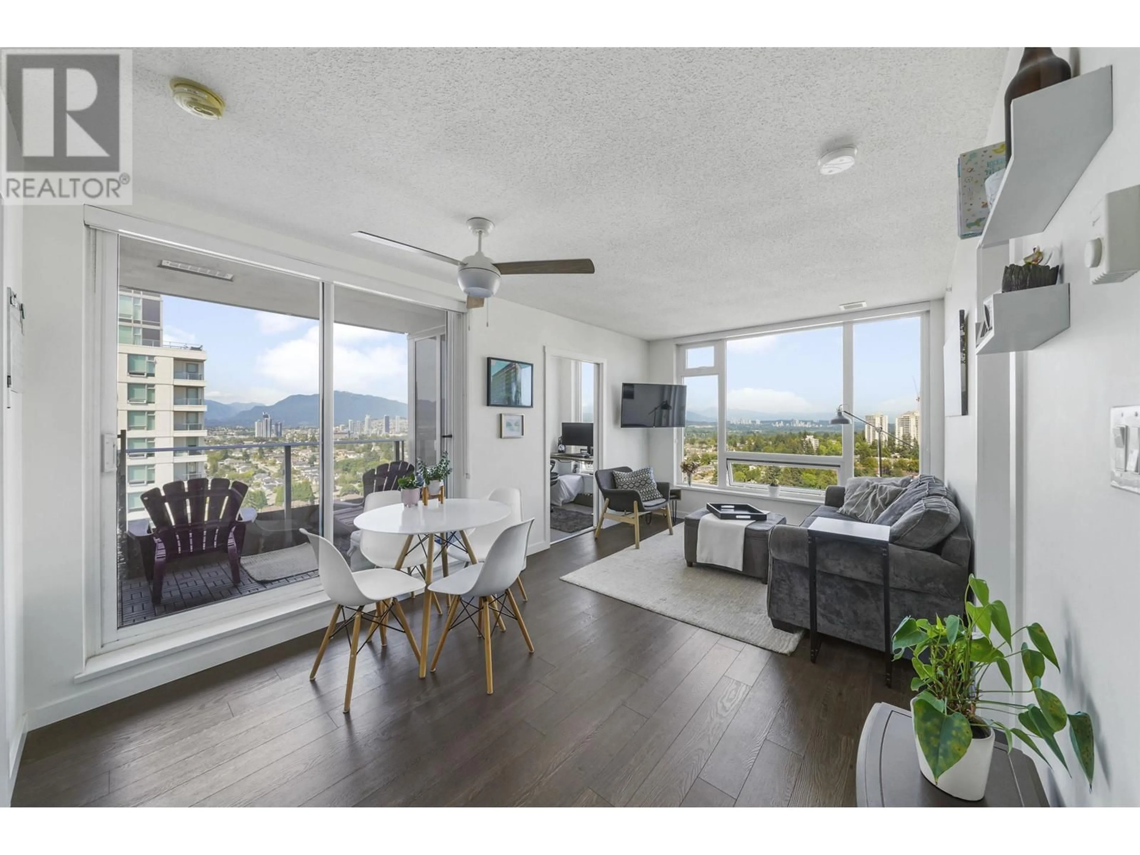 Living room with furniture, wood/laminate floor for 2804 5665 BOUNDARY ROAD, Vancouver British Columbia V5R0E4