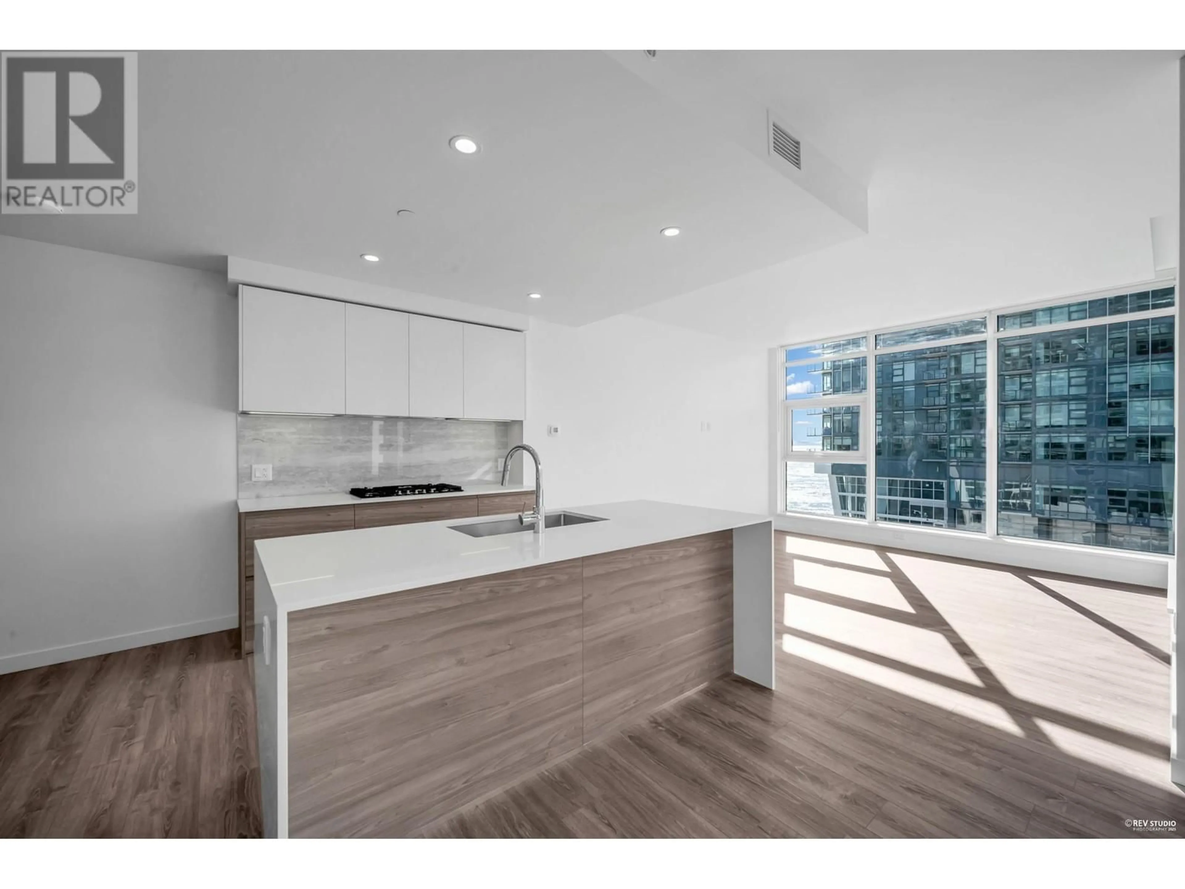 Open concept kitchen, wood/laminate floor for 604 - 660 QUAYSIDE DRIVE, New Westminster British Columbia V3M0P2