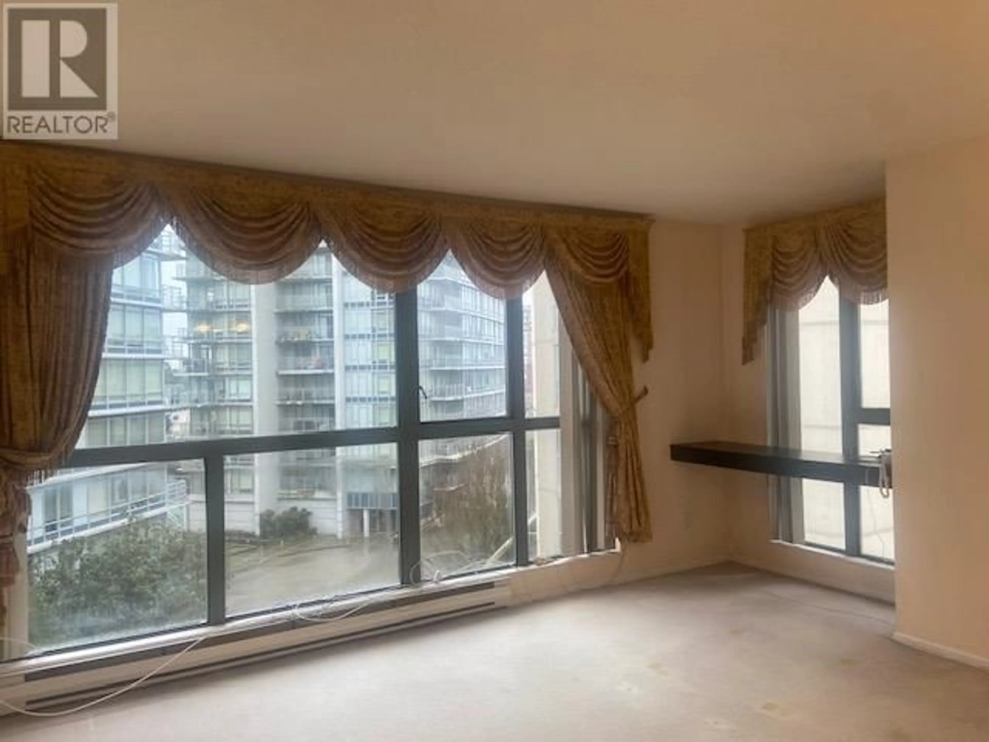 A pic of a room for 703 8246 LANSDOWNE ROAD, Richmond British Columbia V6X3Y4