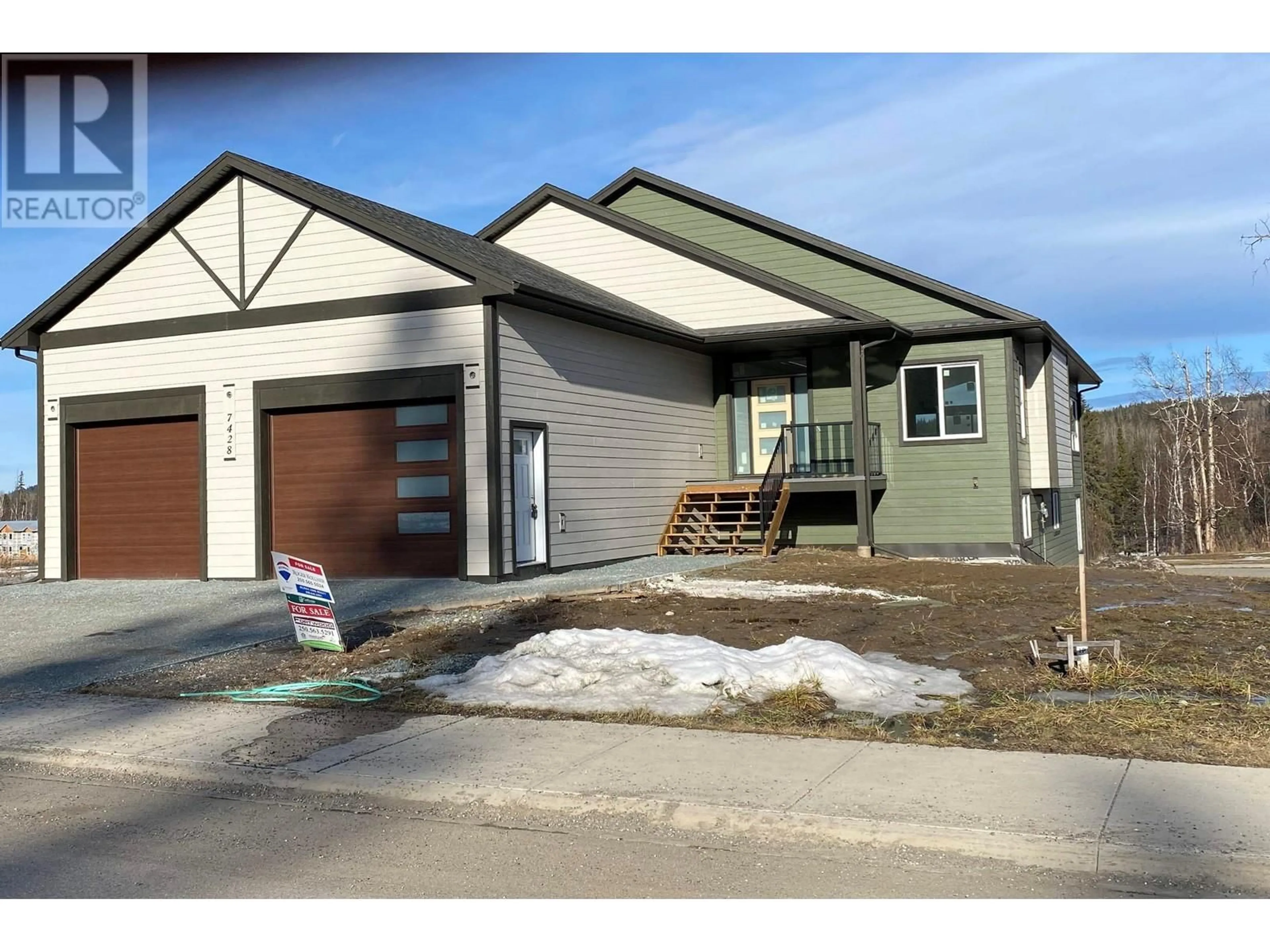 Home with vinyl exterior material, building for 7428 FOXRIDGE AVENUE, Prince George British Columbia V2N0H2