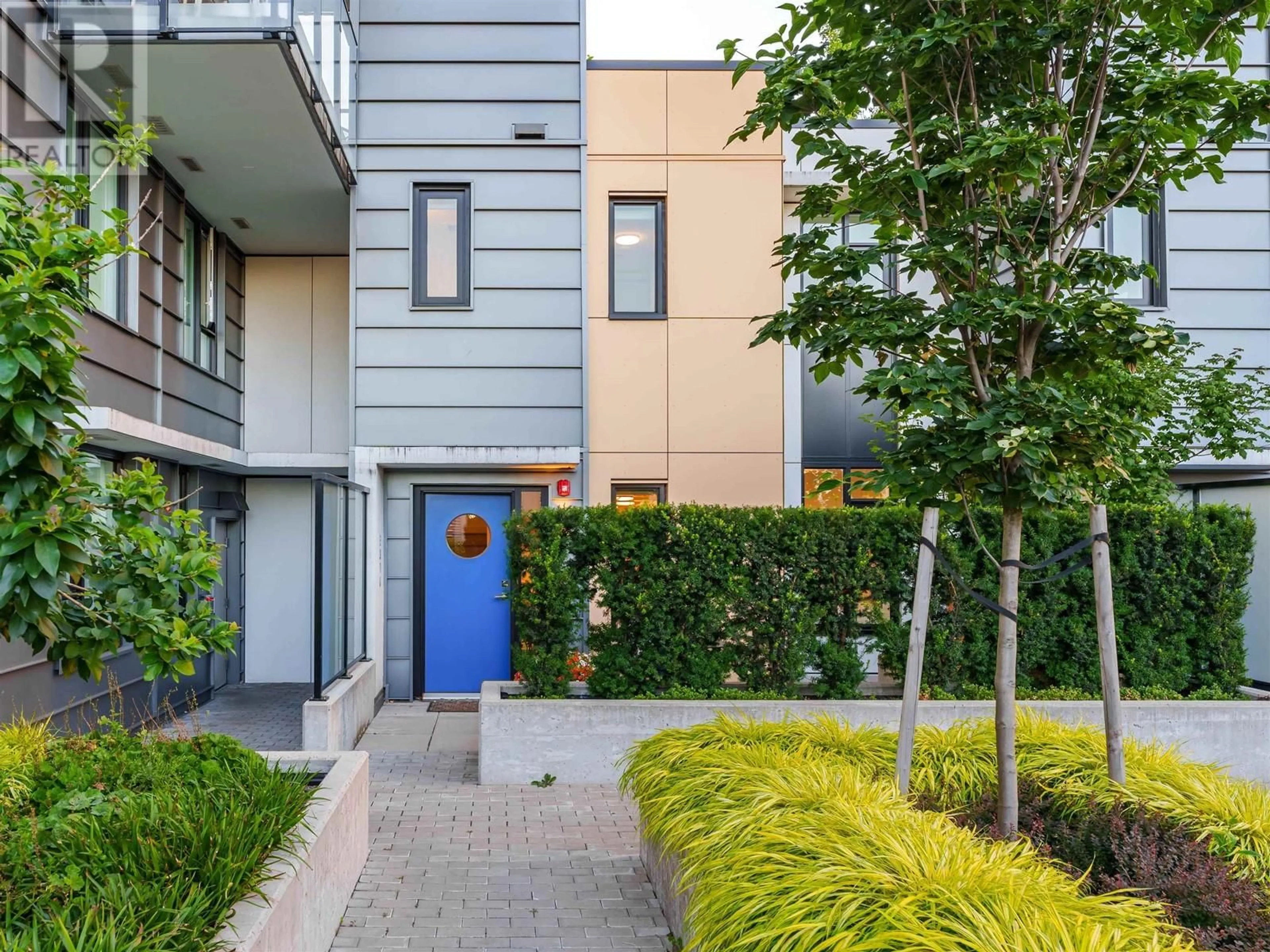 Indoor entryway for 314 - 1471 HUNTER STREET, North Vancouver British Columbia V7J1H3