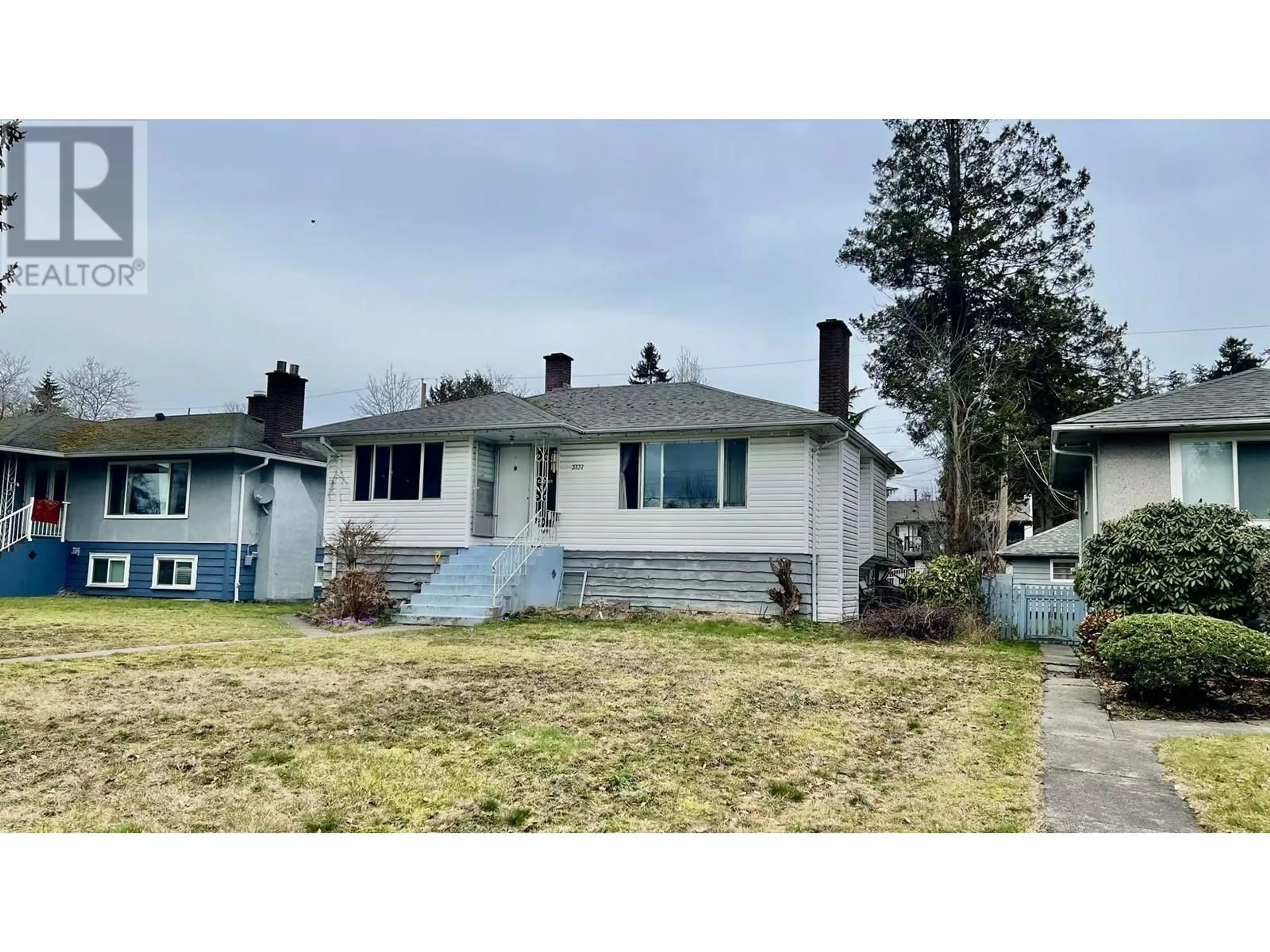 Home with vinyl exterior material, street for 3737 DUBOIS STREET, Burnaby British Columbia V5J1K9