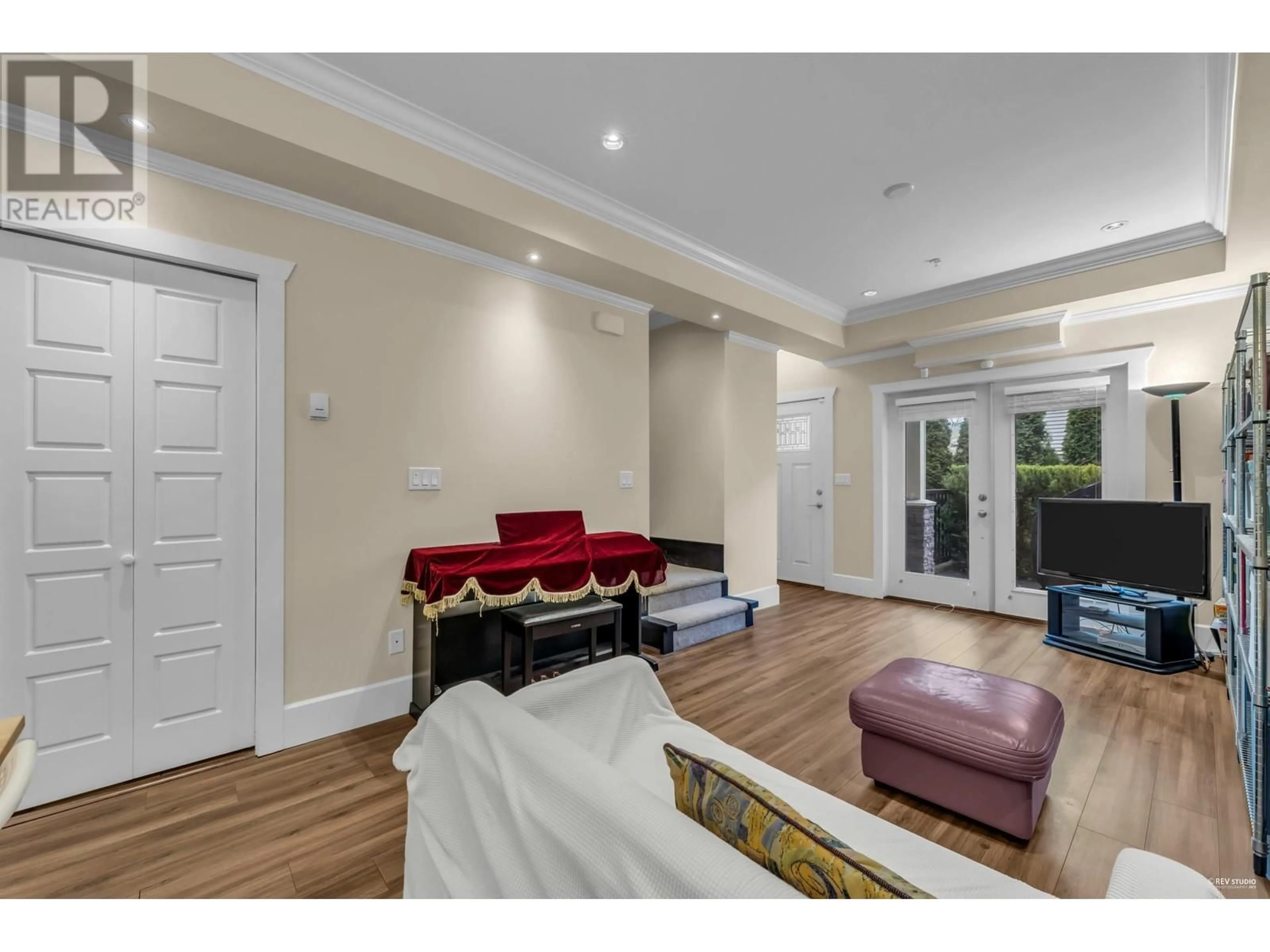 Living room with furniture, unknown for 5 - 6331 NO. 4 ROAD, Richmond British Columbia V6Y2T1