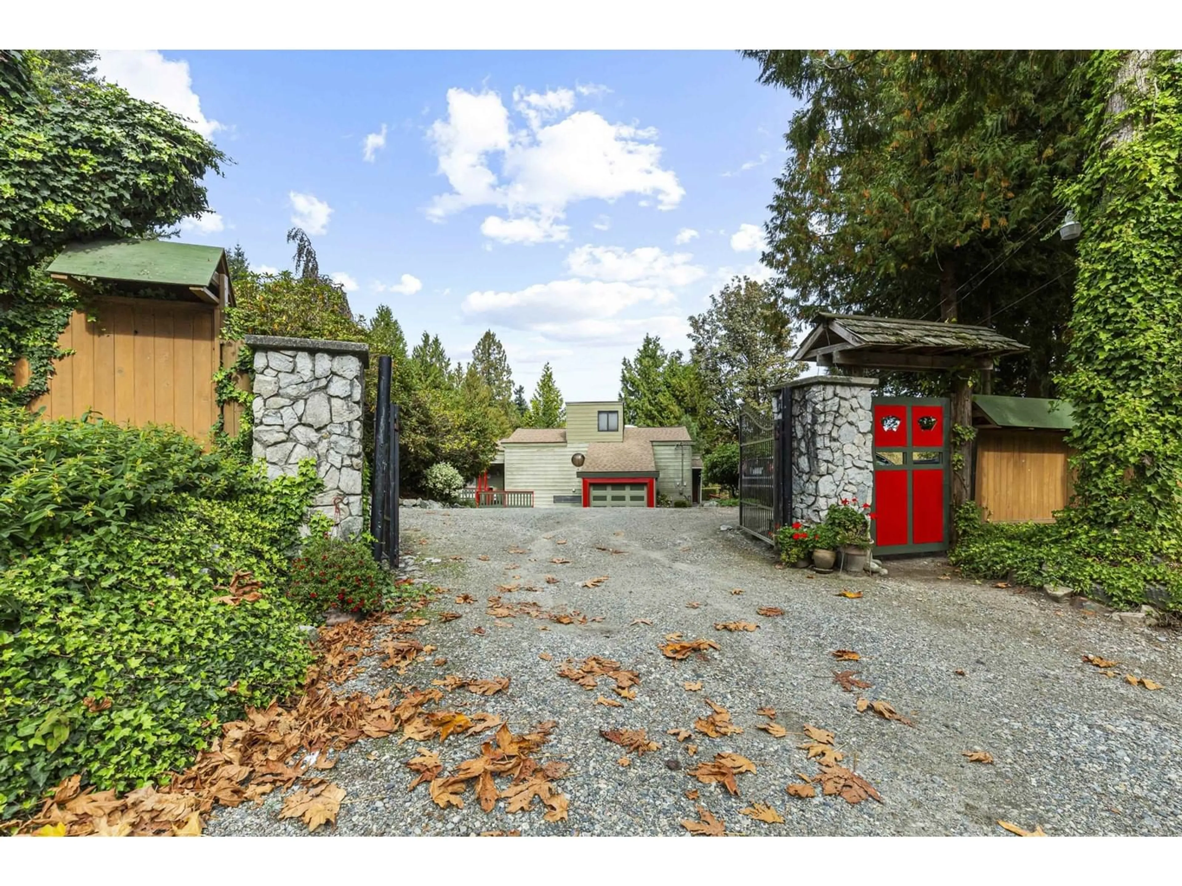 A pic from outside/outdoor area/front of a property/back of a property/a pic from drone, street for 30963 DOWNES ROAD, Abbotsford British Columbia V4X1Y6