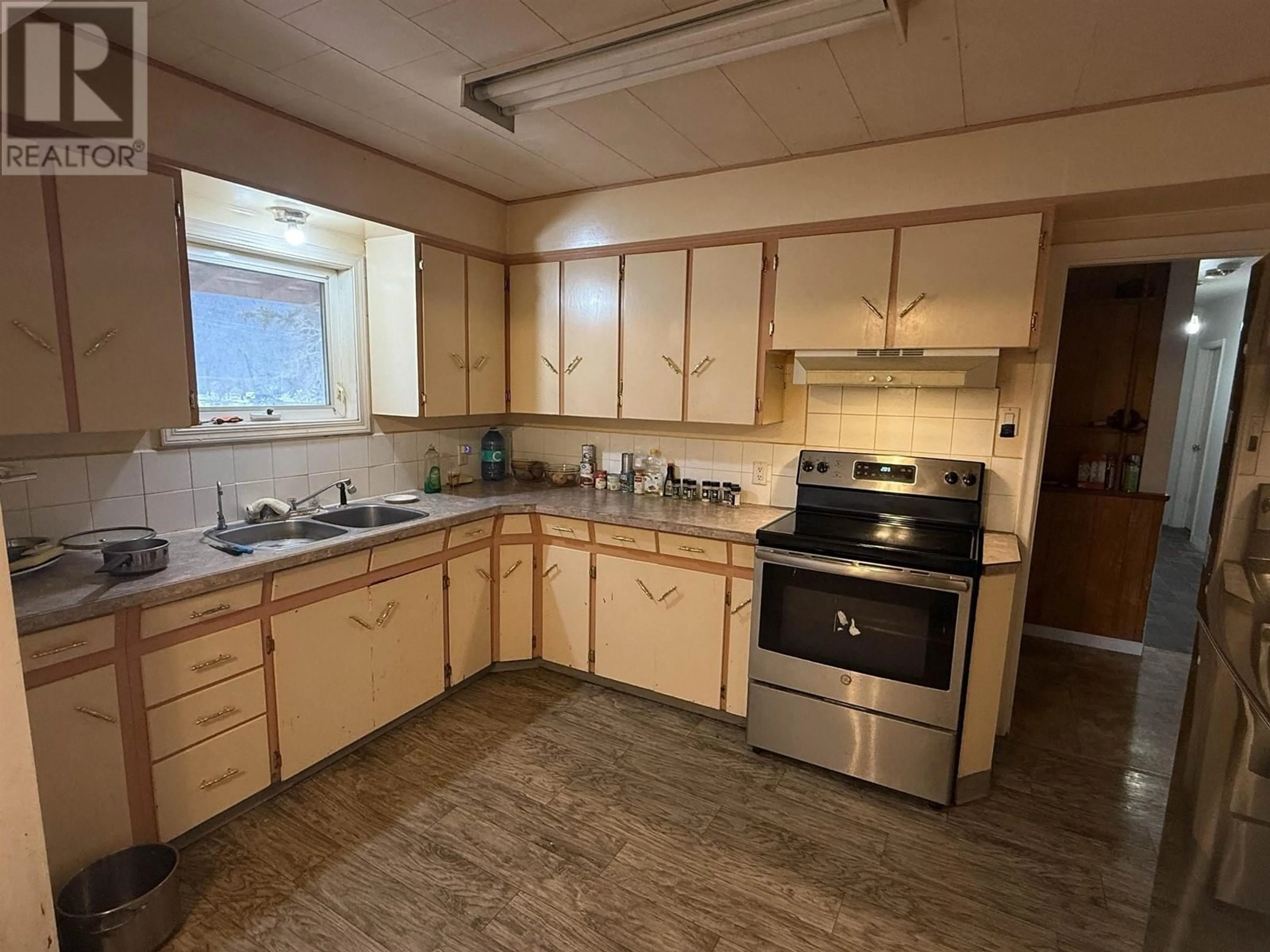 Standard kitchen, unknown for 1175 N 2ND AVENUE, Williams Lake British Columbia V2G1X8