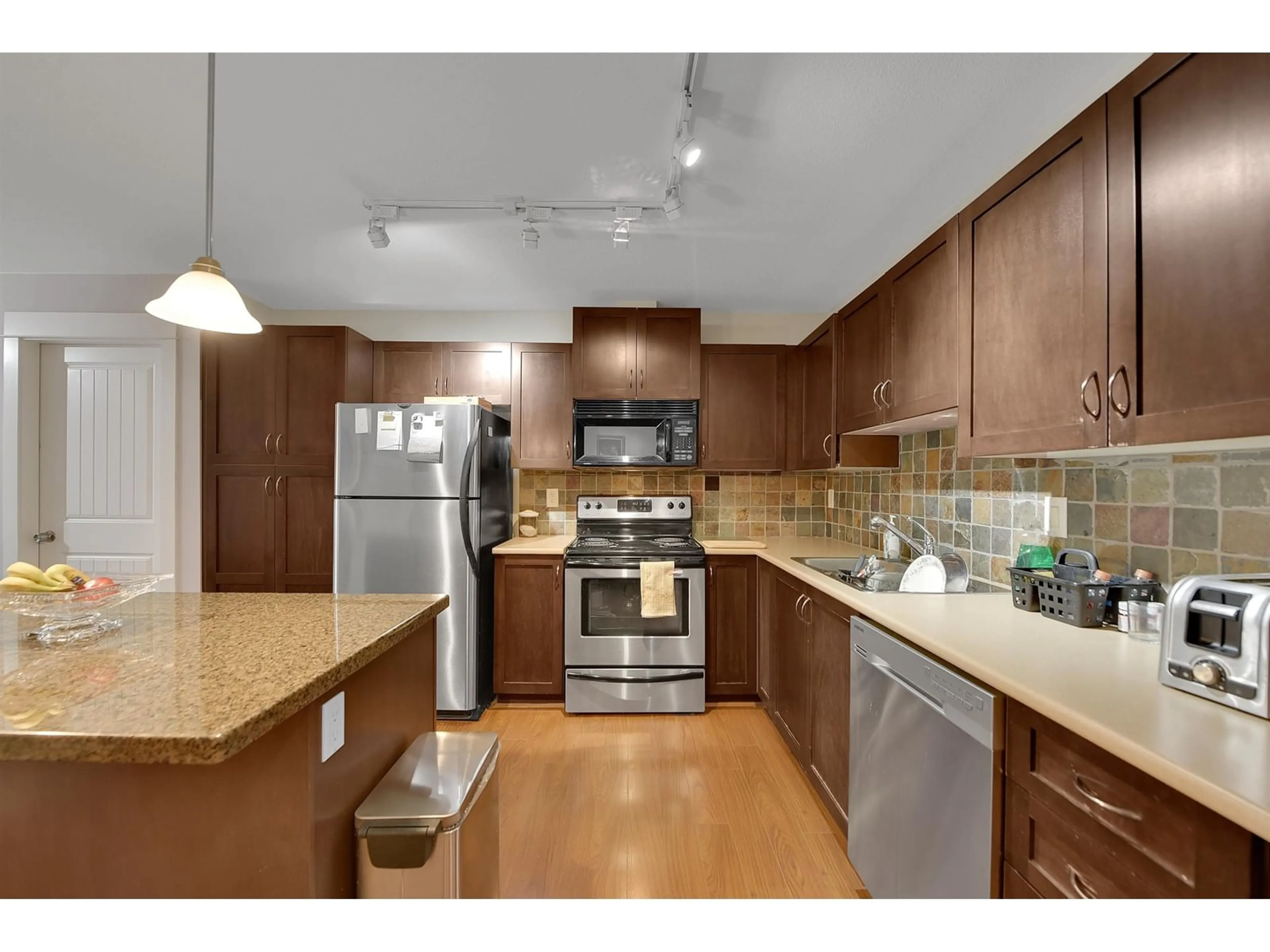 Standard kitchen, unknown for 310 2955 DIAMOND CRESCENT, Abbotsford British Columbia V2T2L5