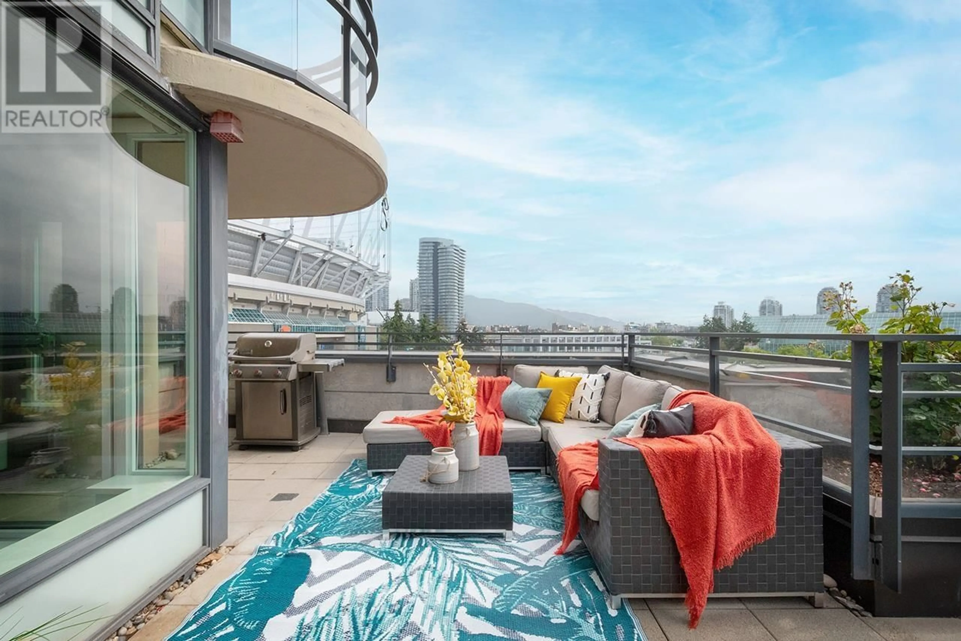 Patio, water/lake/river/ocean view for 802 33 SMITHE STREET, Vancouver British Columbia V6B0B5