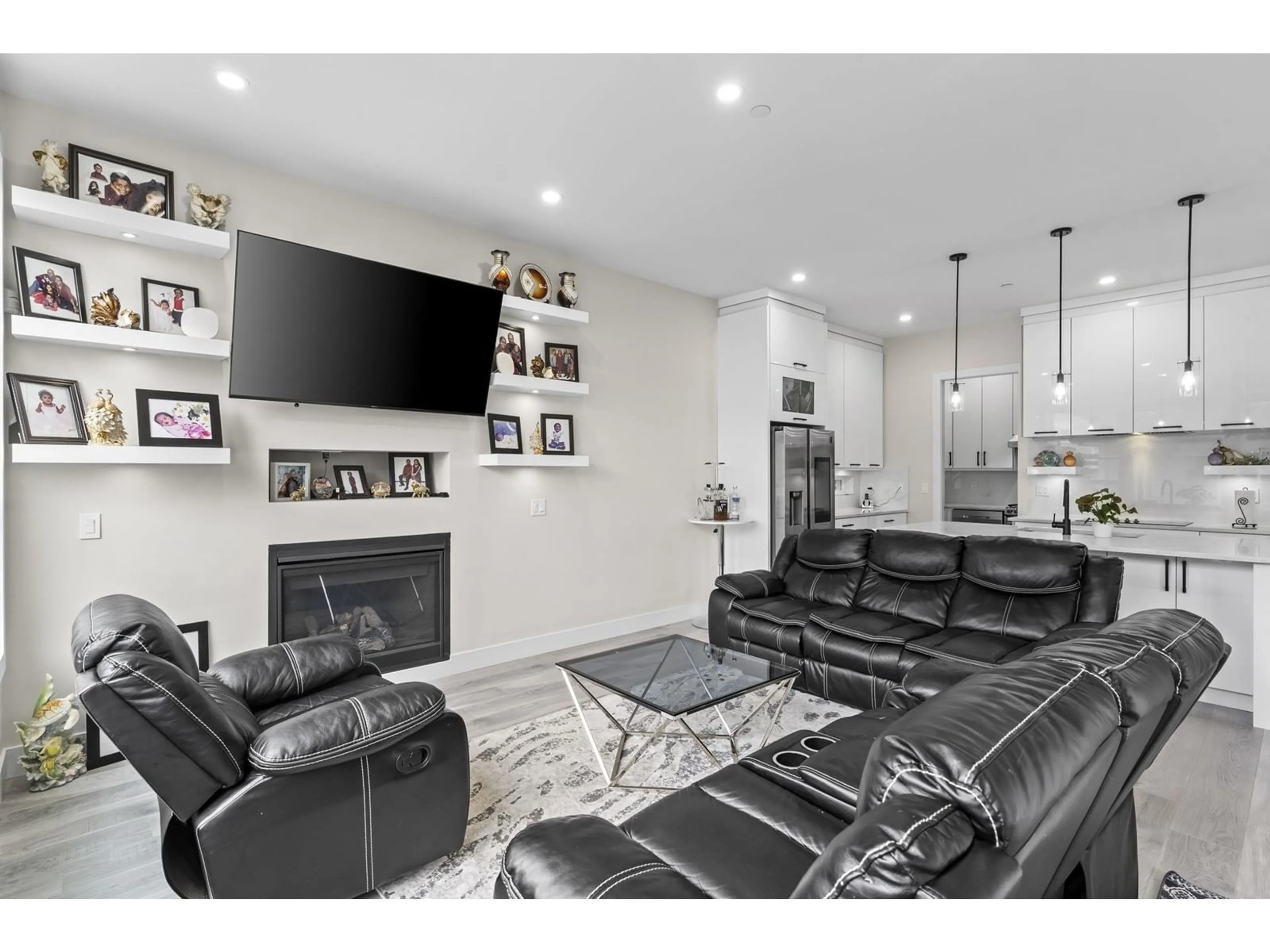 Home theater for 4440 STEPHEN LEACOCK, Abbotsford British Columbia V3G2Z1