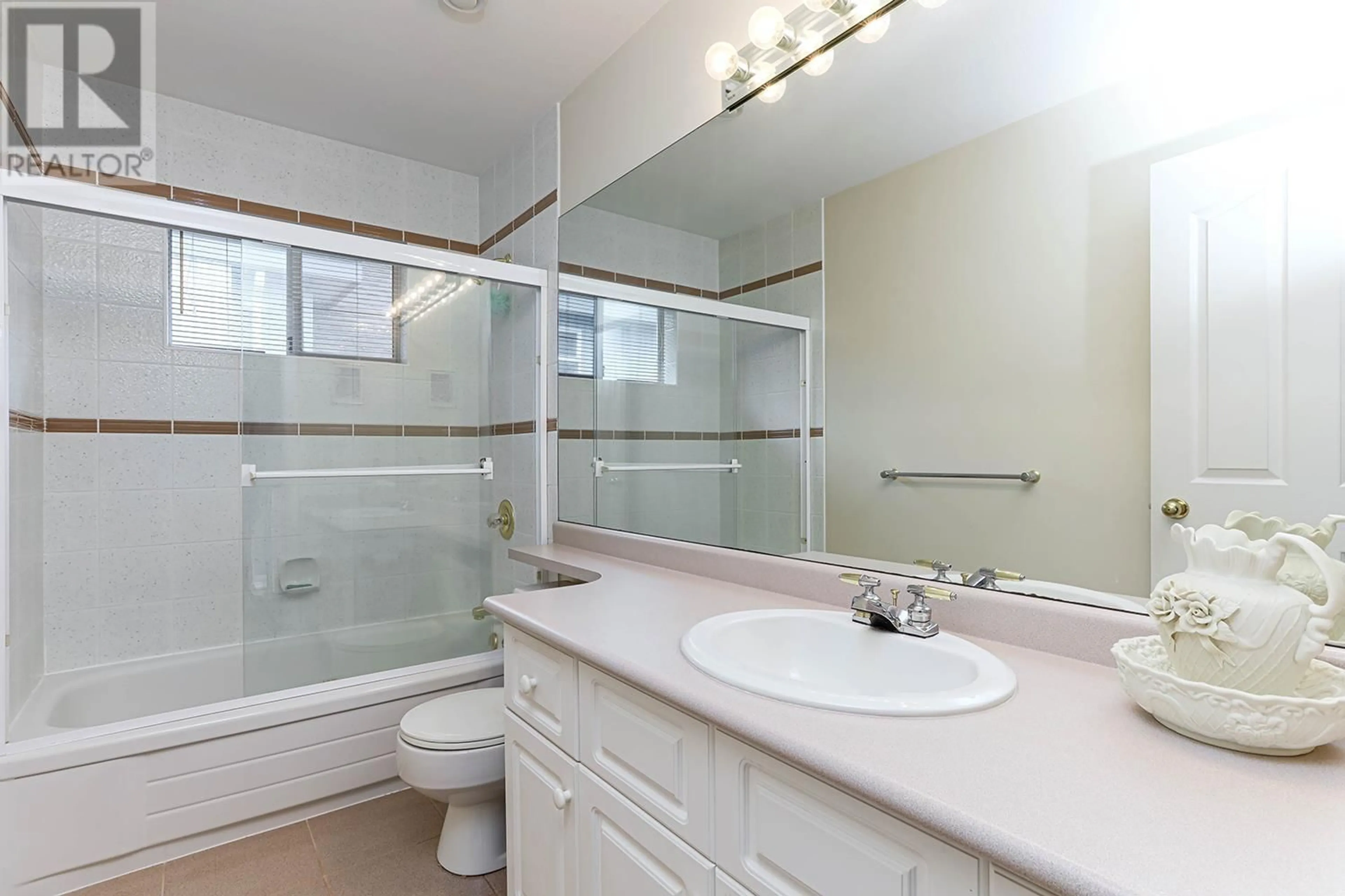 Standard bathroom, ceramic/tile floor for 1254 PACIFIC DRIVE, Tsawwassen British Columbia V4M4B2