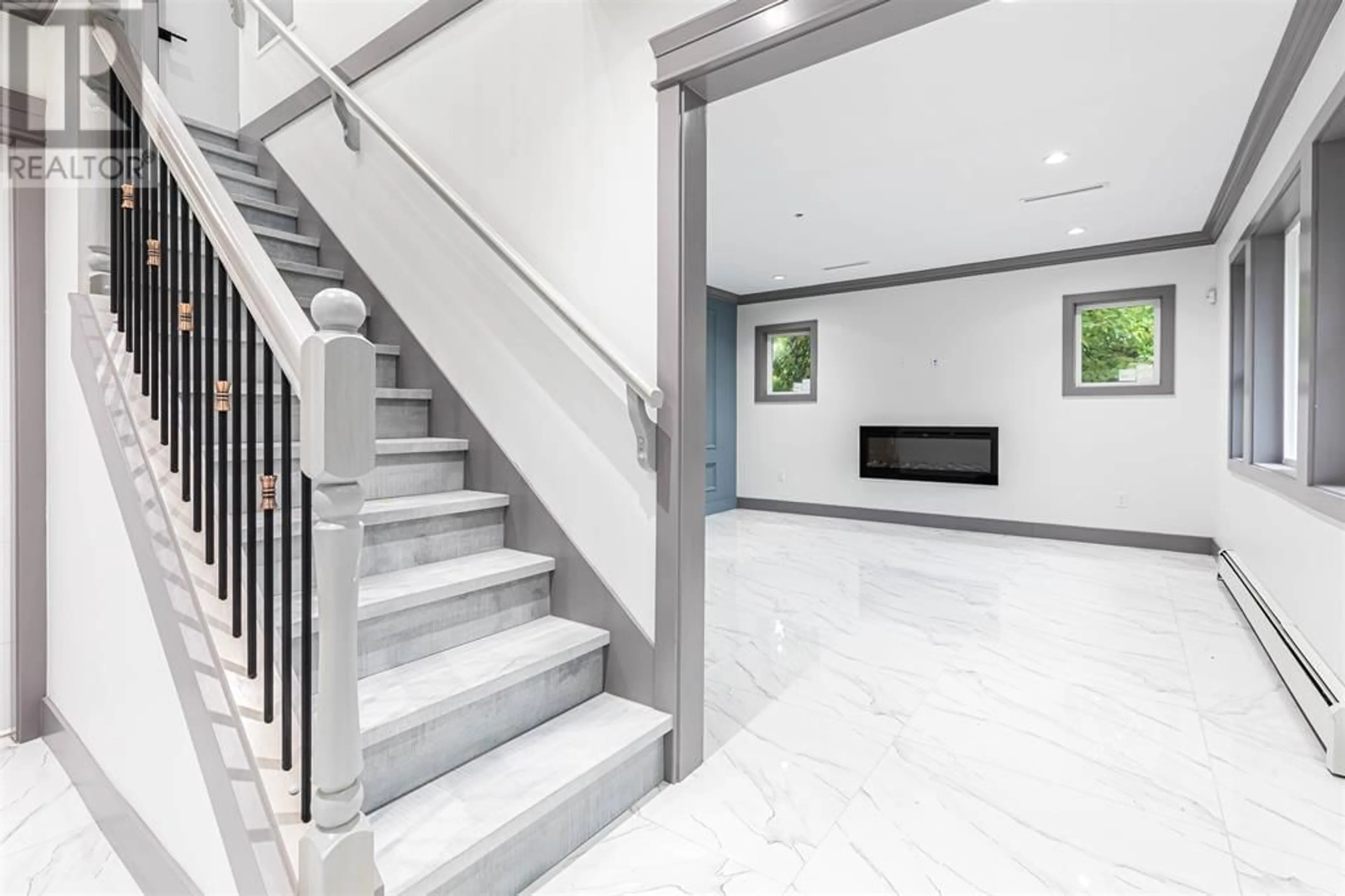 Stairs for 1008 E 24TH AVENUE, Vancouver British Columbia V5V2B1