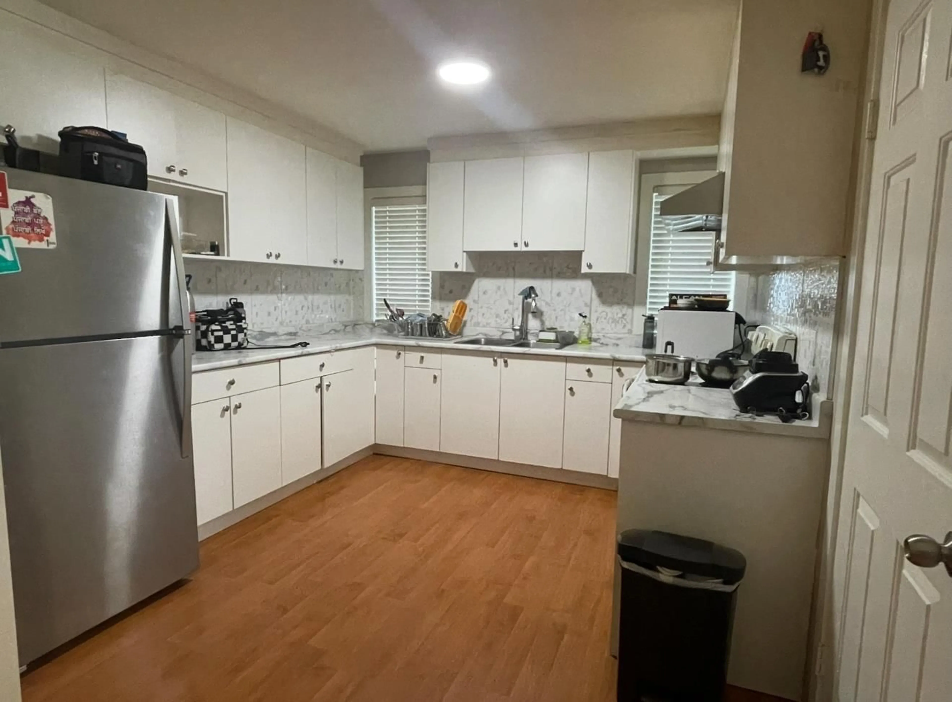 Standard kitchen, unknown for 12425 69A, Surrey British Columbia V3W0L8