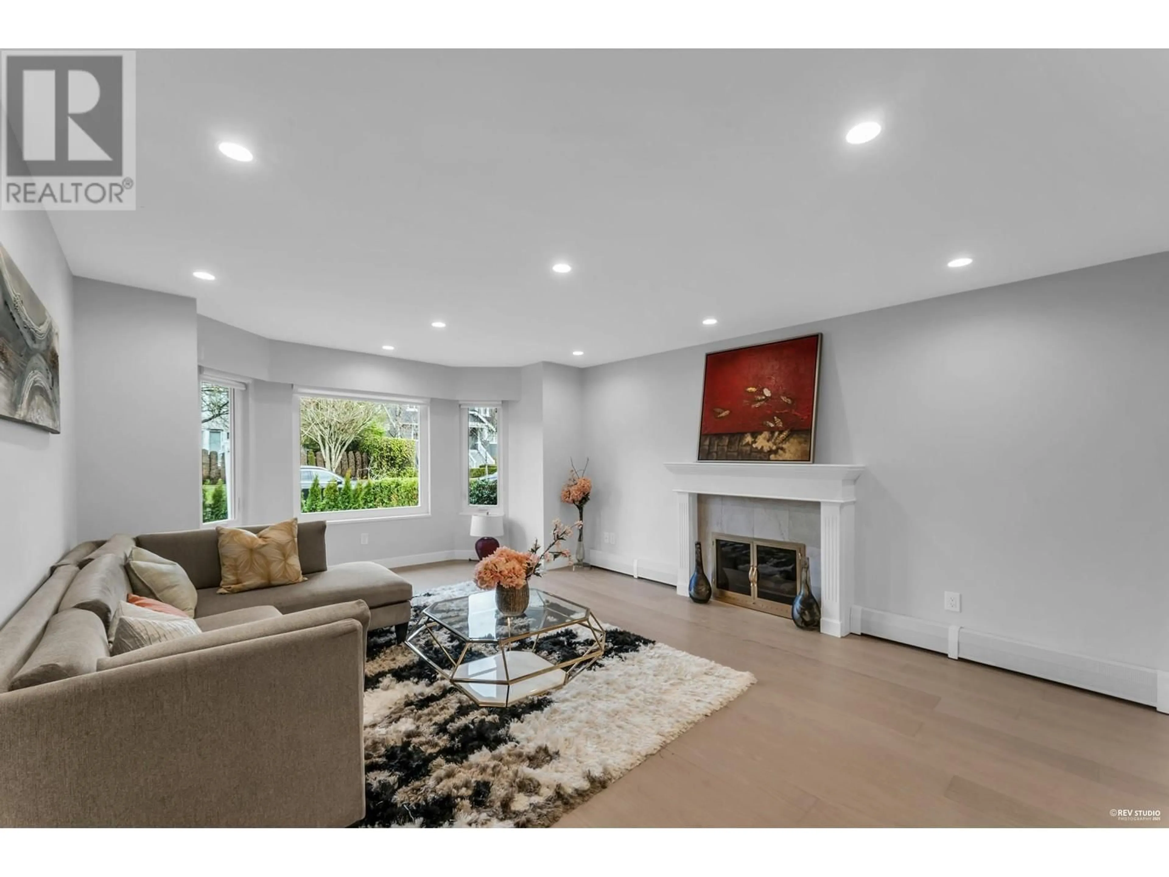 Living room with furniture, unknown for 2052 W 44TH AVENUE, Vancouver British Columbia V6M2E9