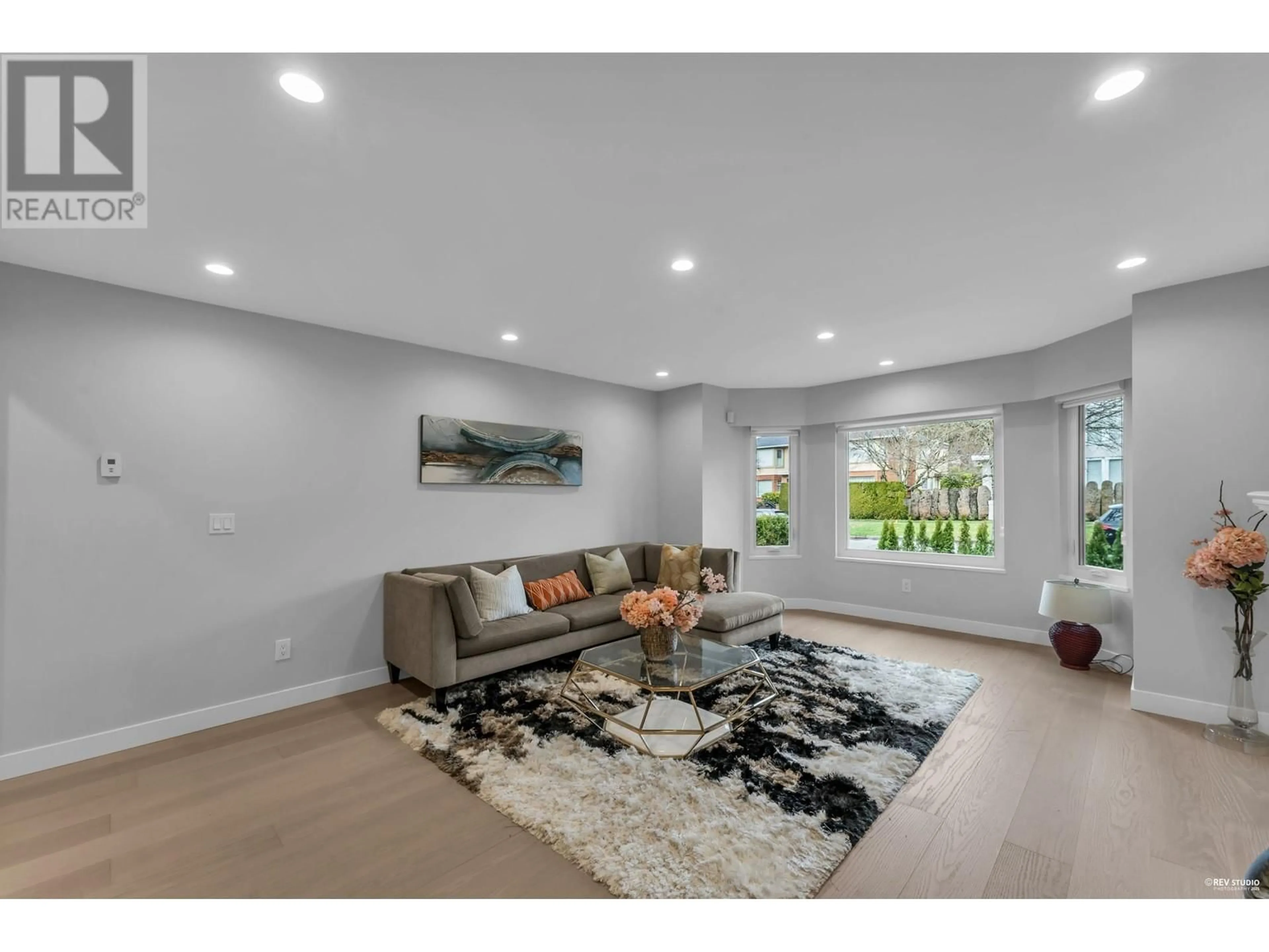 Living room with furniture, unknown for 2052 W 44TH AVENUE, Vancouver British Columbia V6M2E9