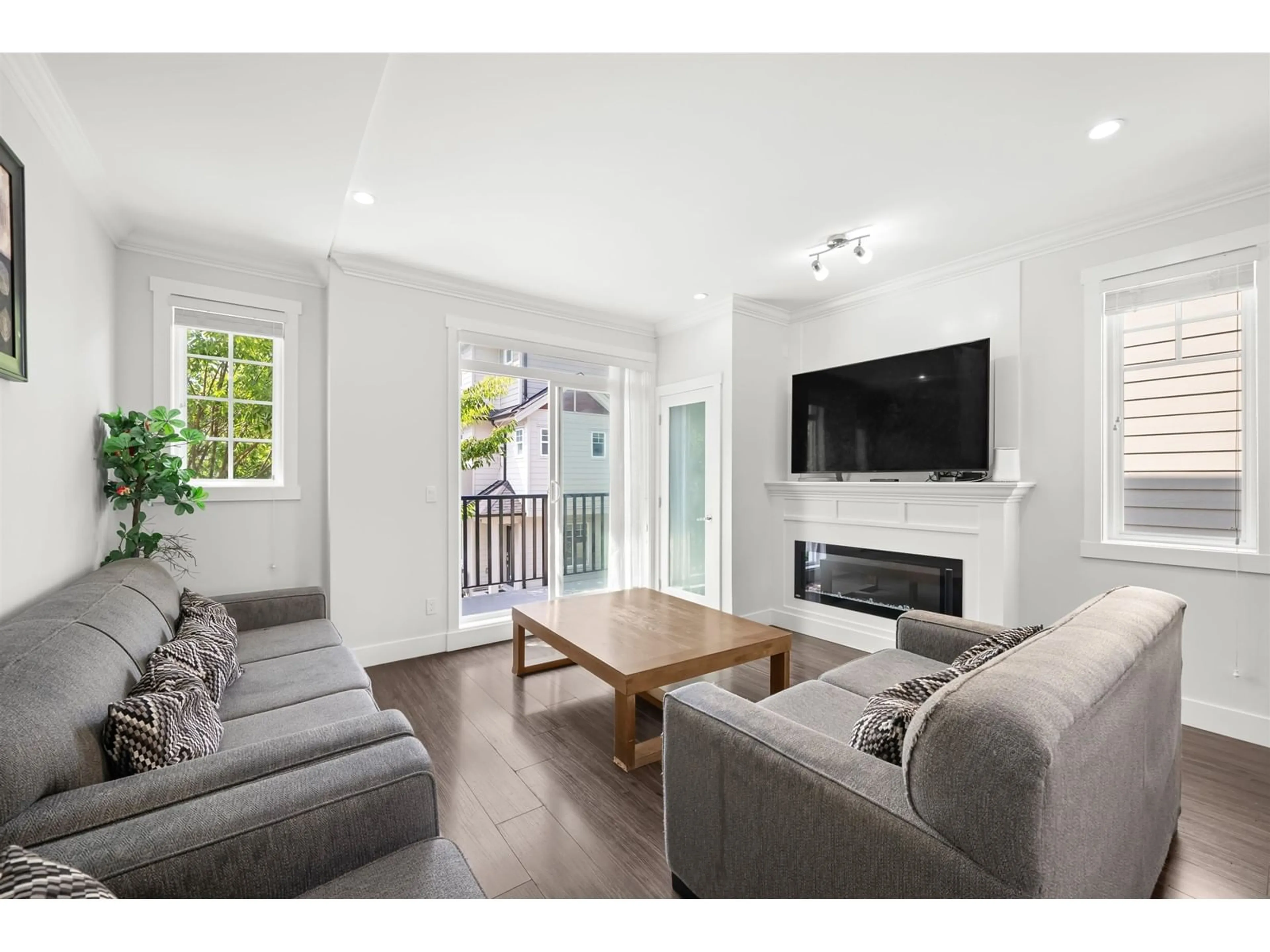 Living room with furniture, wood/laminate floor for 156 - 13898 64, Surrey British Columbia V3W1L6