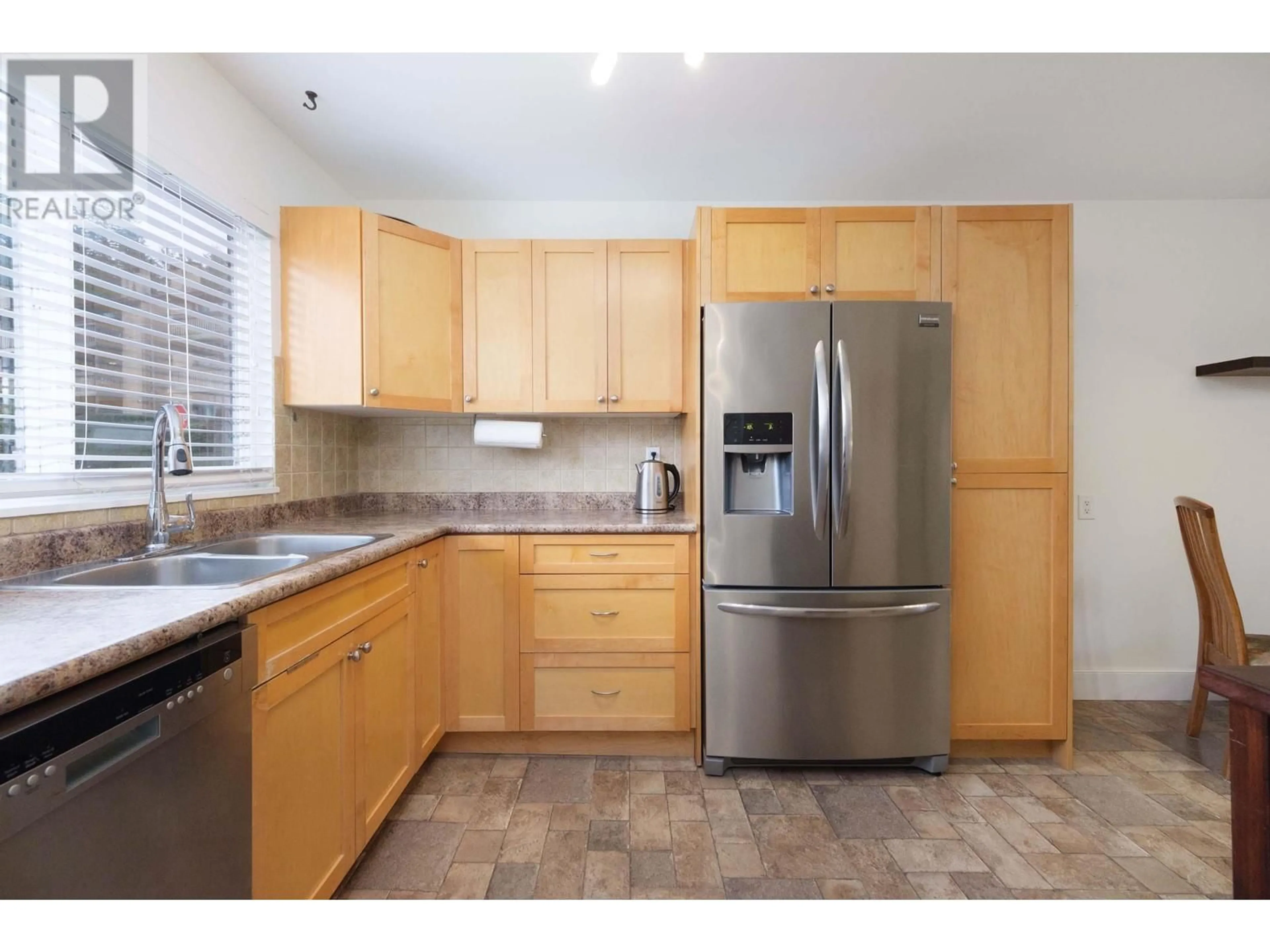 Standard kitchen, unknown for 899 OLD LILLOOET ROAD, North Vancouver British Columbia V7J2H6