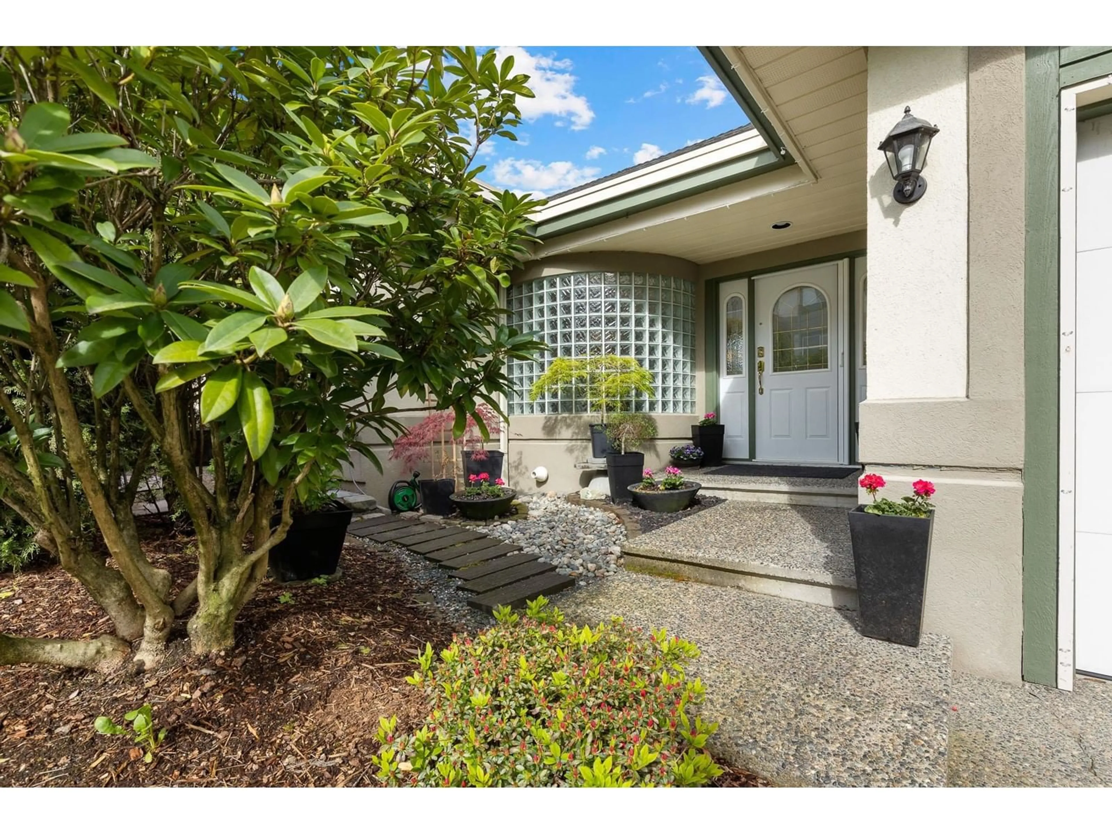 Indoor entryway for 71 - 4001 OLD CLAYBURN, Abbotsford British Columbia V3G1C5