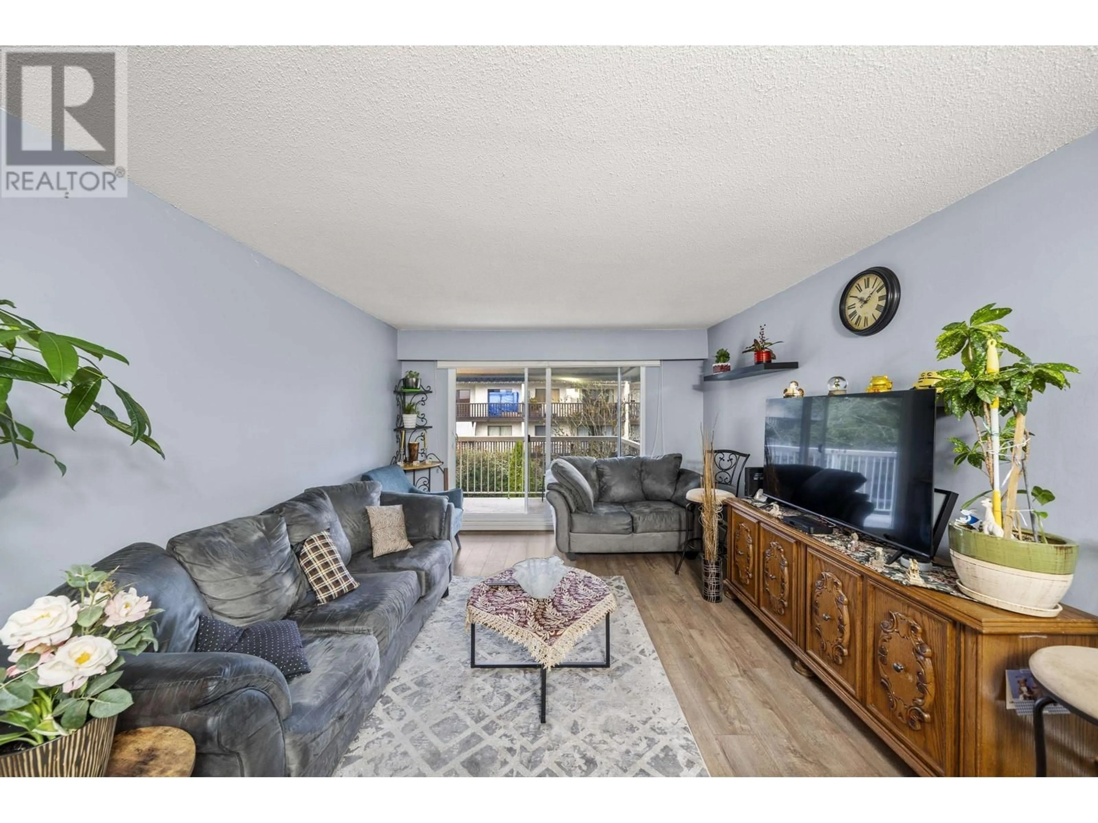 Living room with furniture, unknown for 302 371 ELLESMERE AVENUE, Burnaby British Columbia V5B3T1