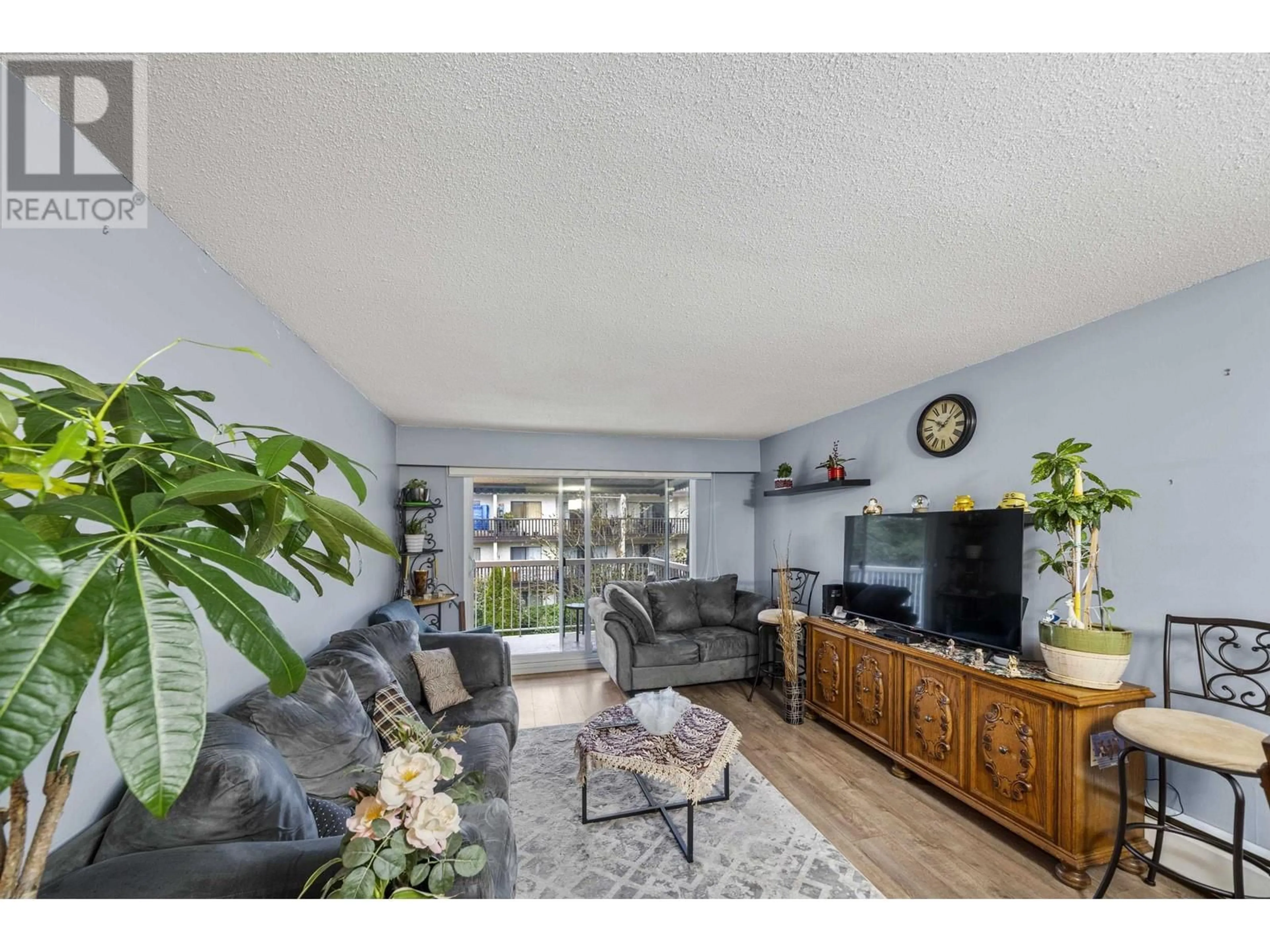 Living room with furniture, unknown for 302 371 ELLESMERE AVENUE, Burnaby British Columbia V5B3T1