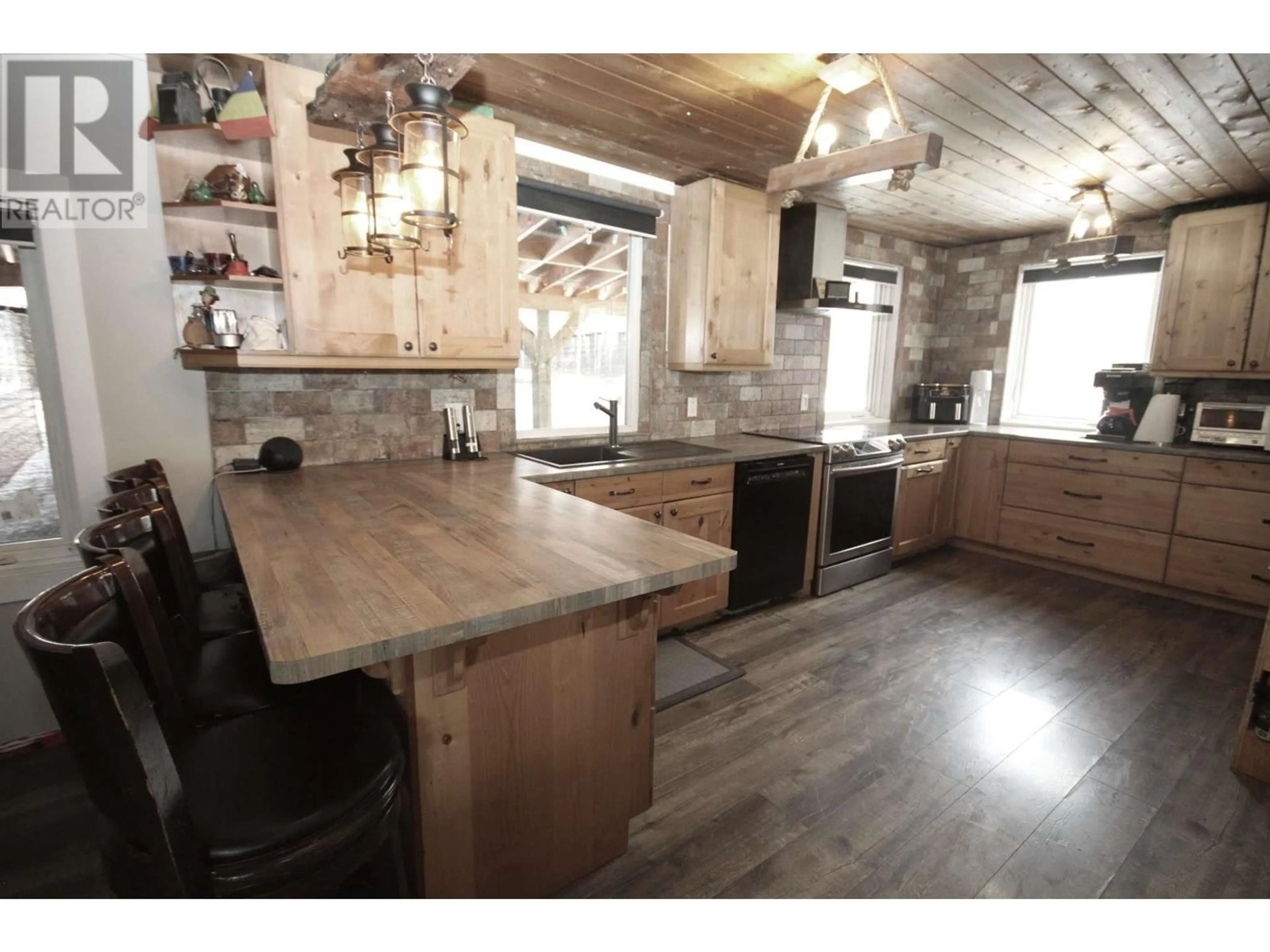 Rustic kitchen, wood/laminate floor for 15290 MUSEUM WAY, Fort St. John British Columbia V0C2R0