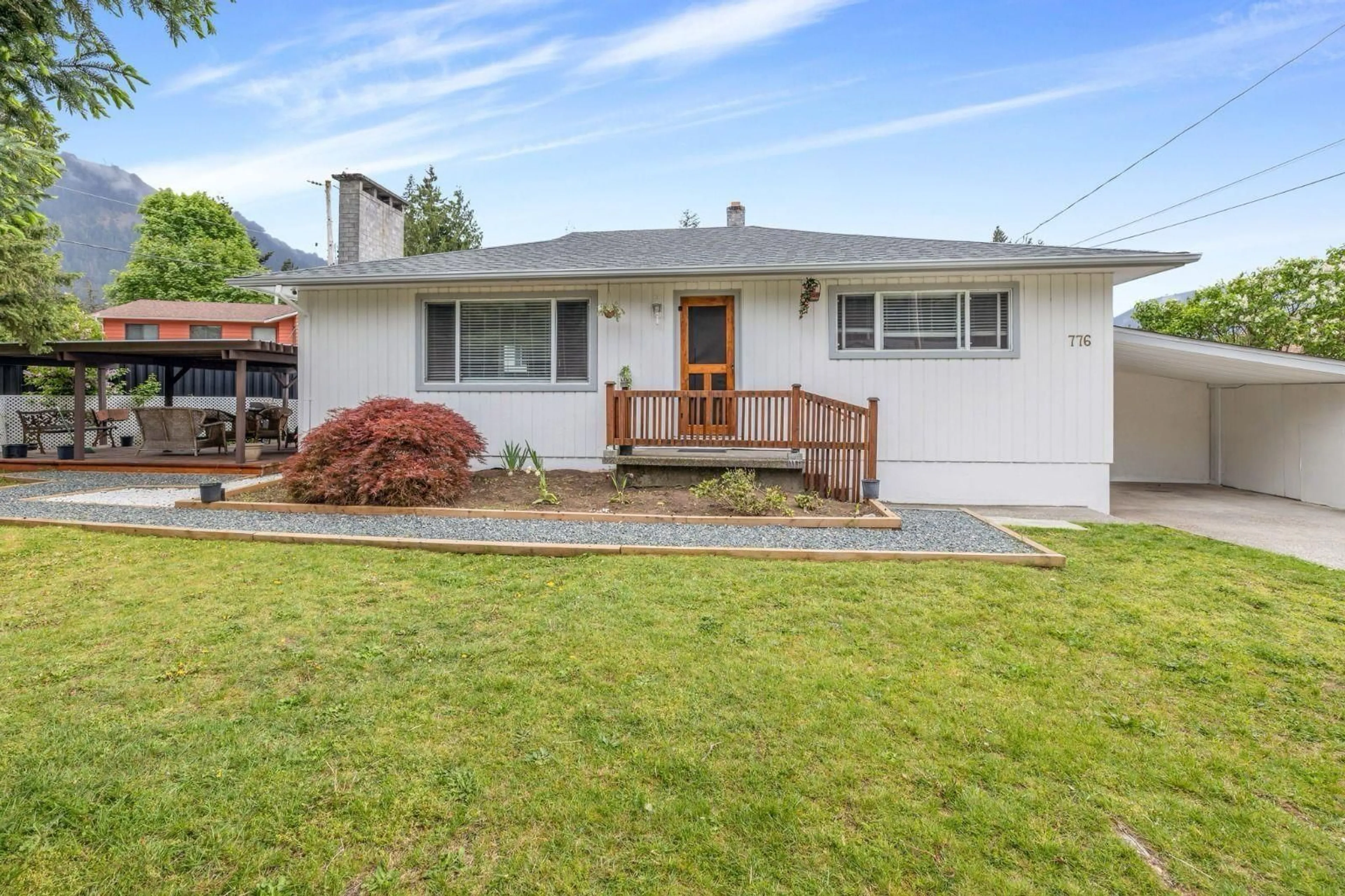 Home with vinyl exterior material, street for 776 7TH AVENUE, Hope British Columbia V0X1L4