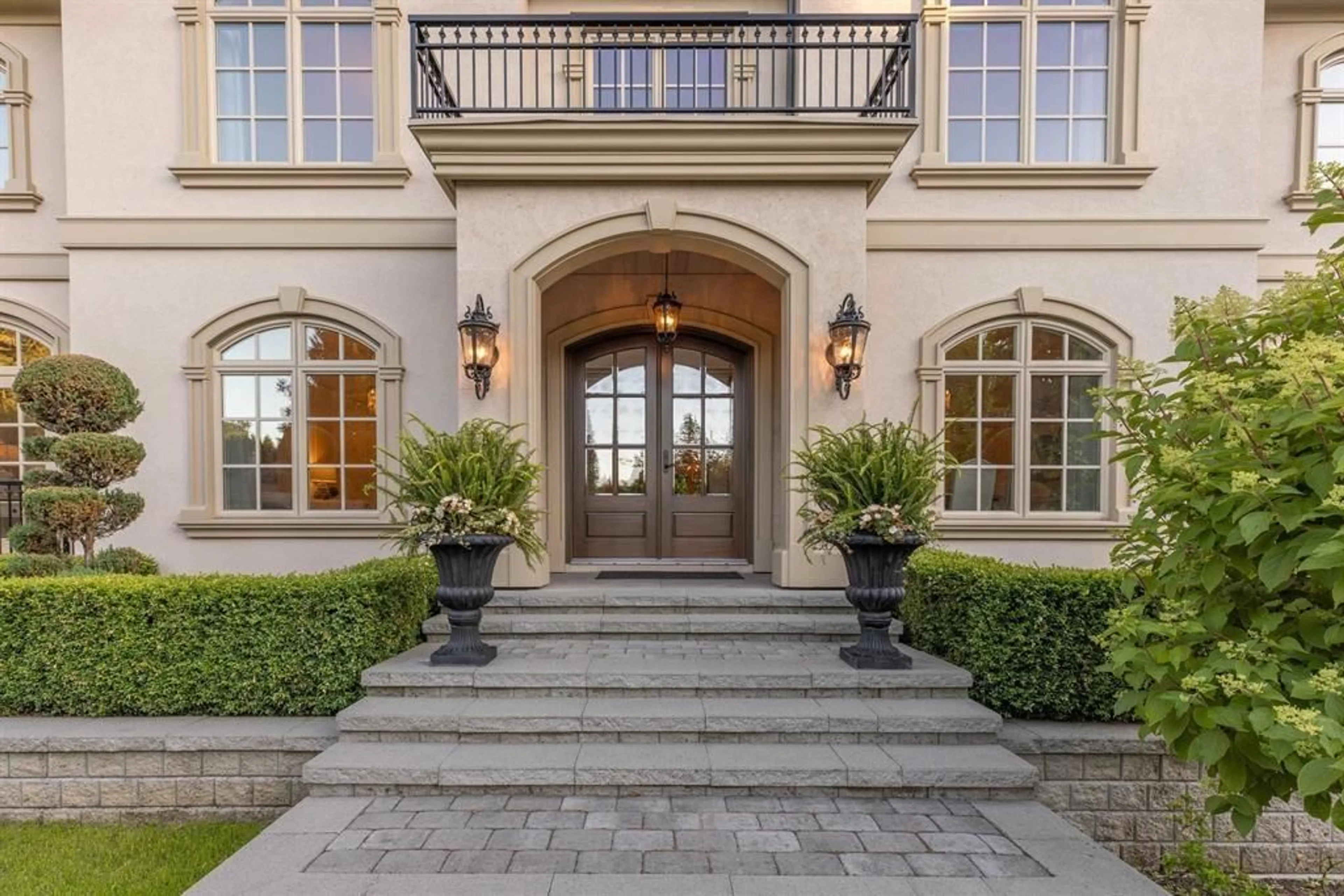 Indoor entryway for 3115 136, Surrey British Columbia V4P3C8