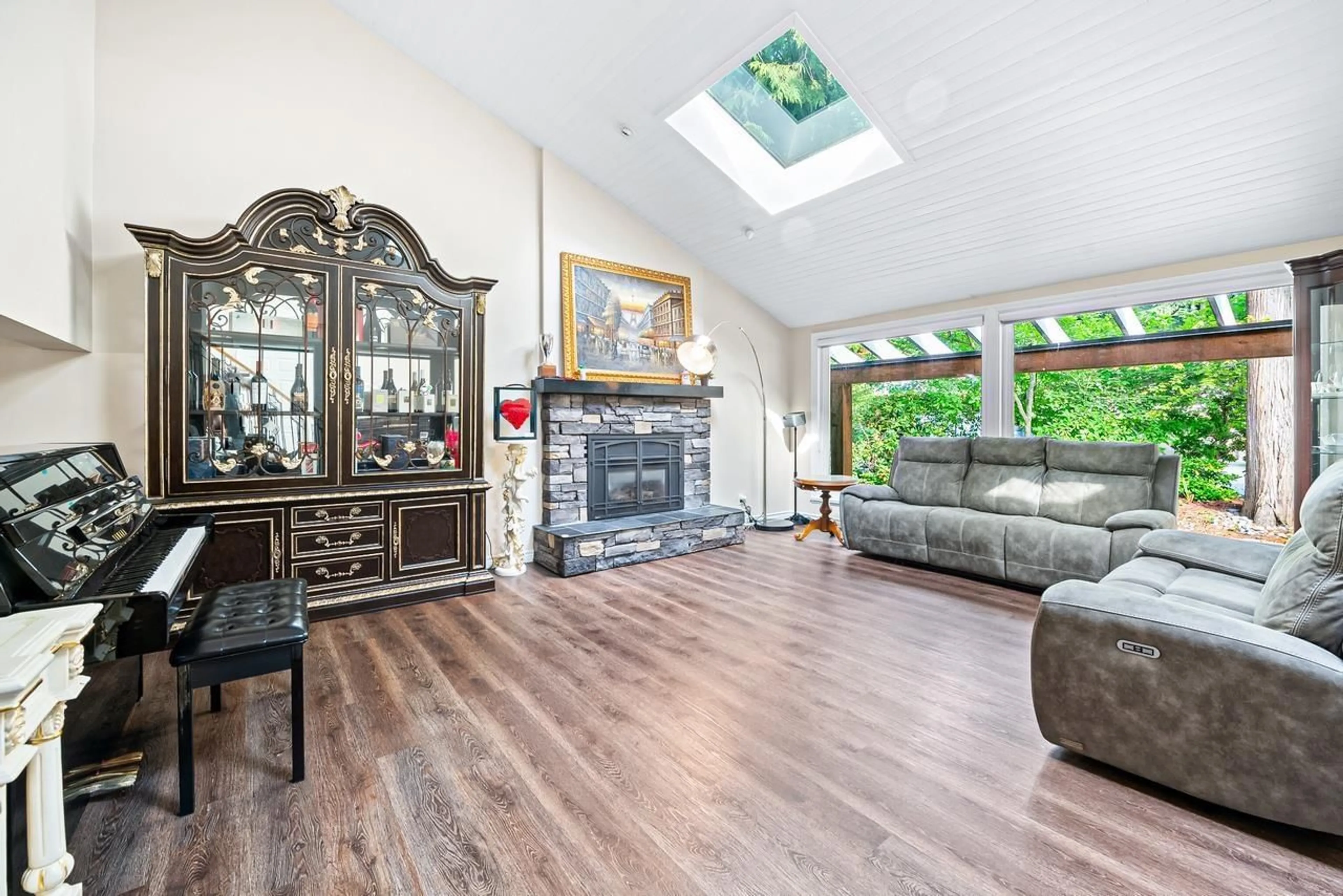 Living room with furniture, unknown for 7037 WOODCREST, Delta British Columbia V4E2P2