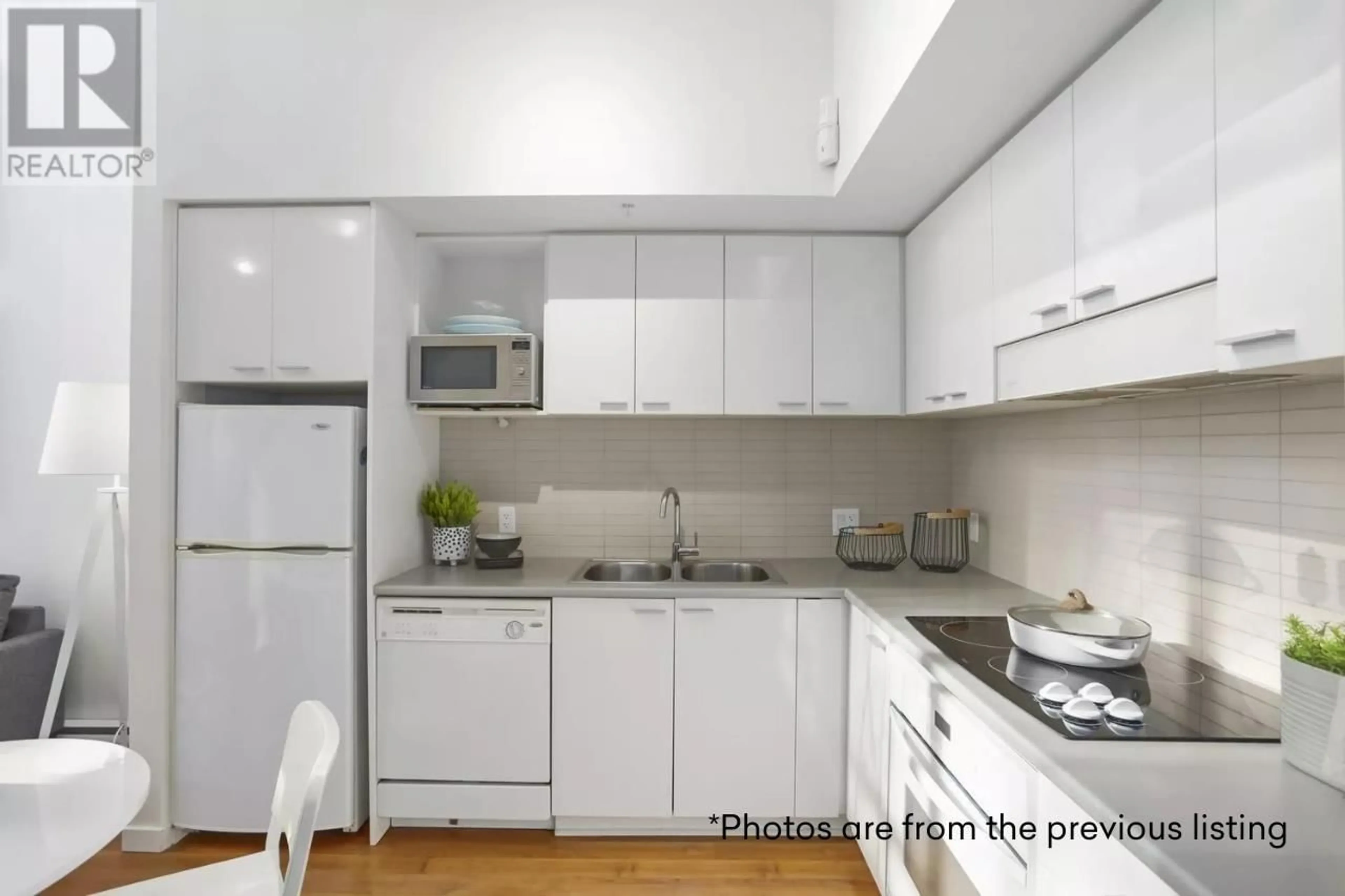 Standard kitchen, unknown for 112 DUNSMUIR STREET, Vancouver British Columbia V6B1X7