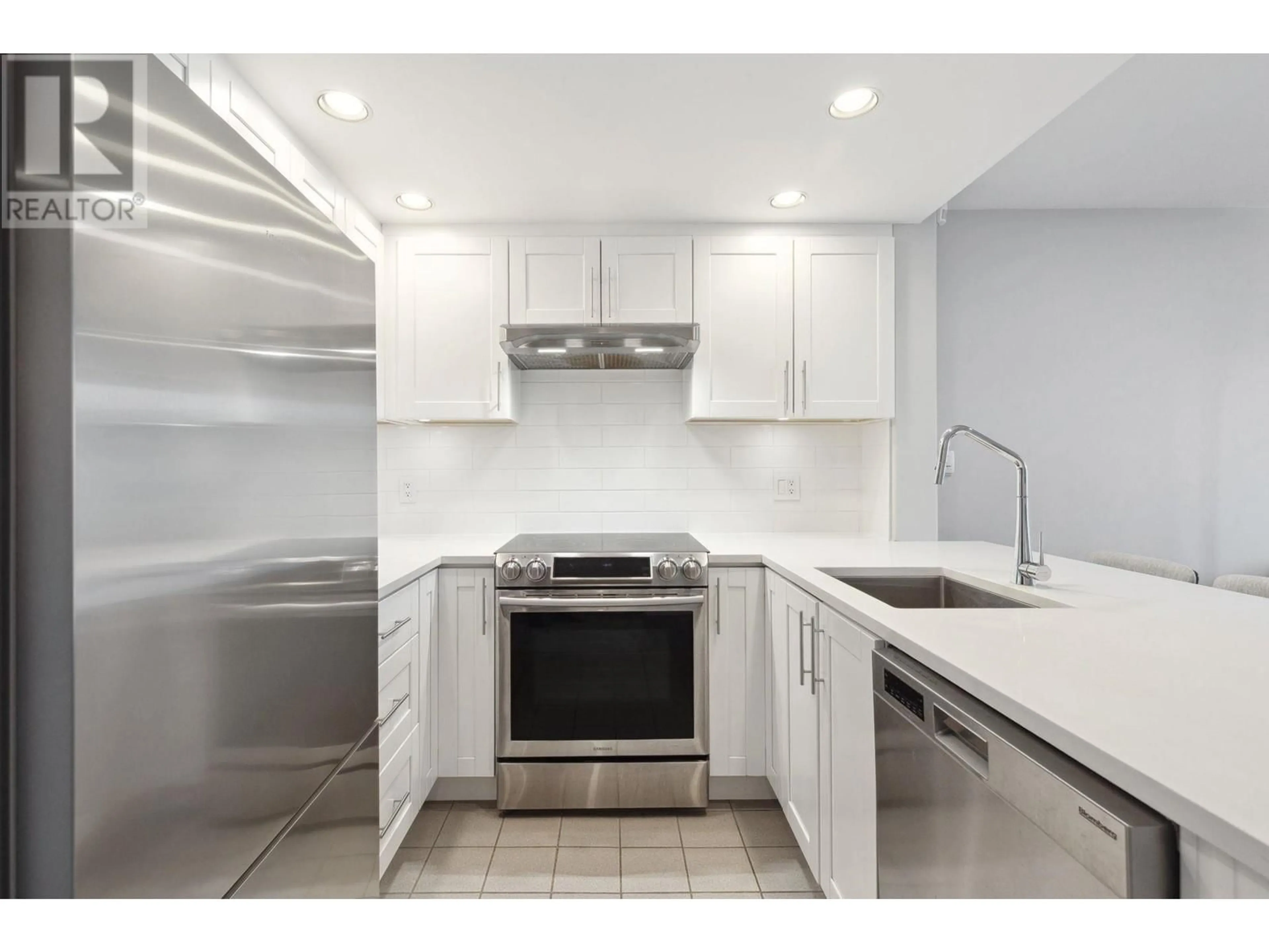 Standard kitchen, unknown for 319 2255 W 4TH AVENUE, Vancouver British Columbia V6K1N9