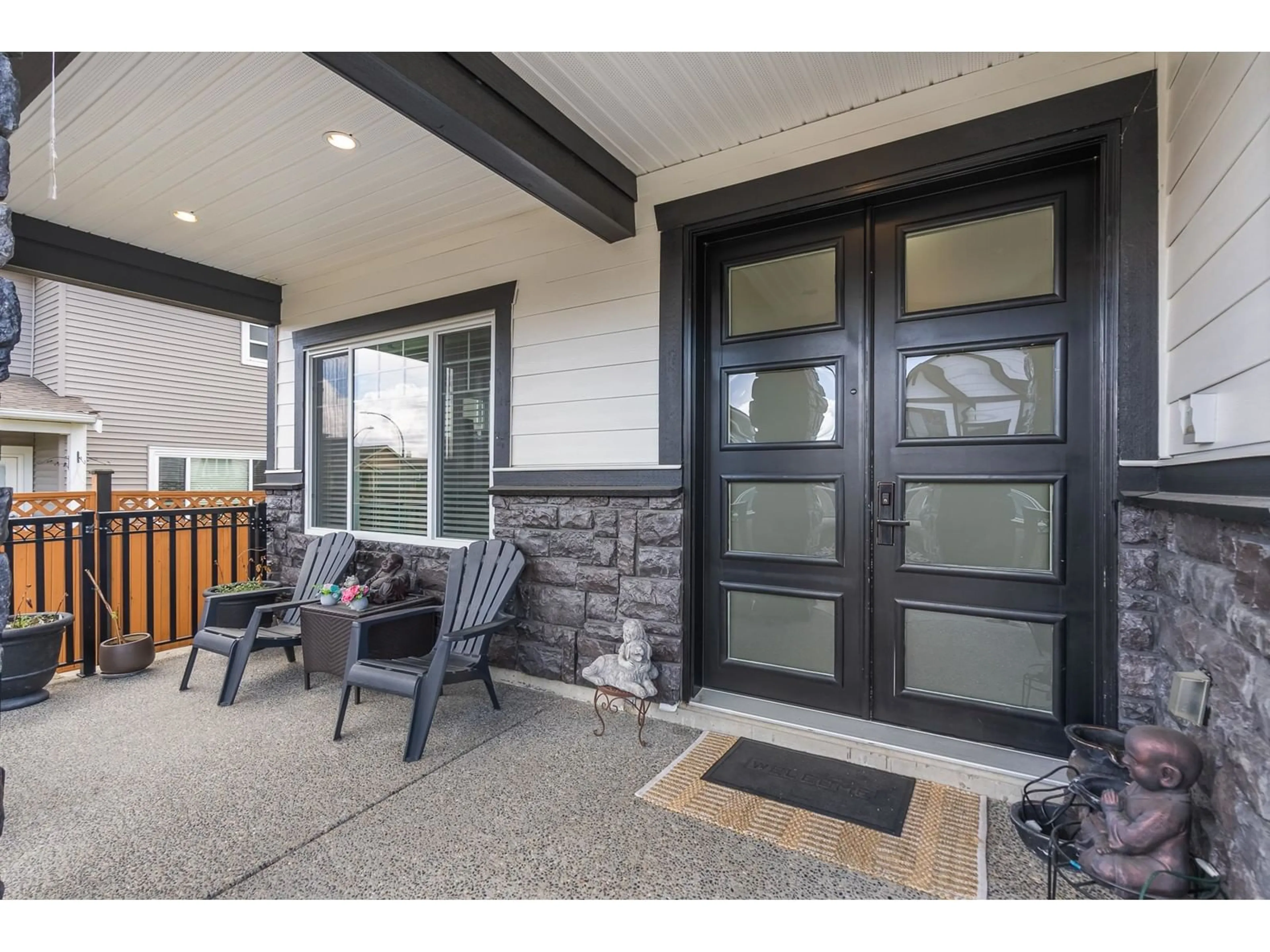 Indoor entryway for 32565 SALSBURY, Mission British Columbia V4S1M3