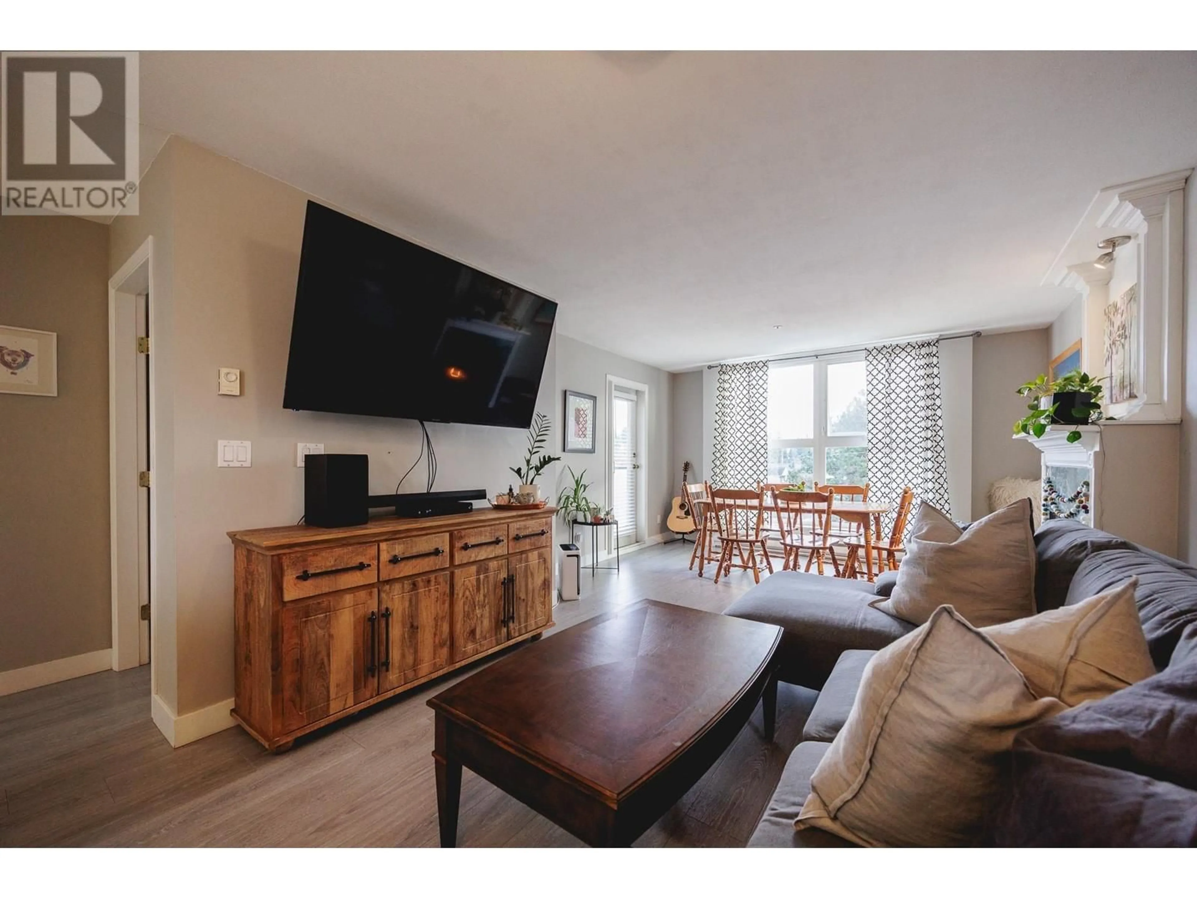 Living room with furniture, wood/laminate floor for 305 1519 GRANT AVENUE, Port Coquitlam British Columbia V3B7S8