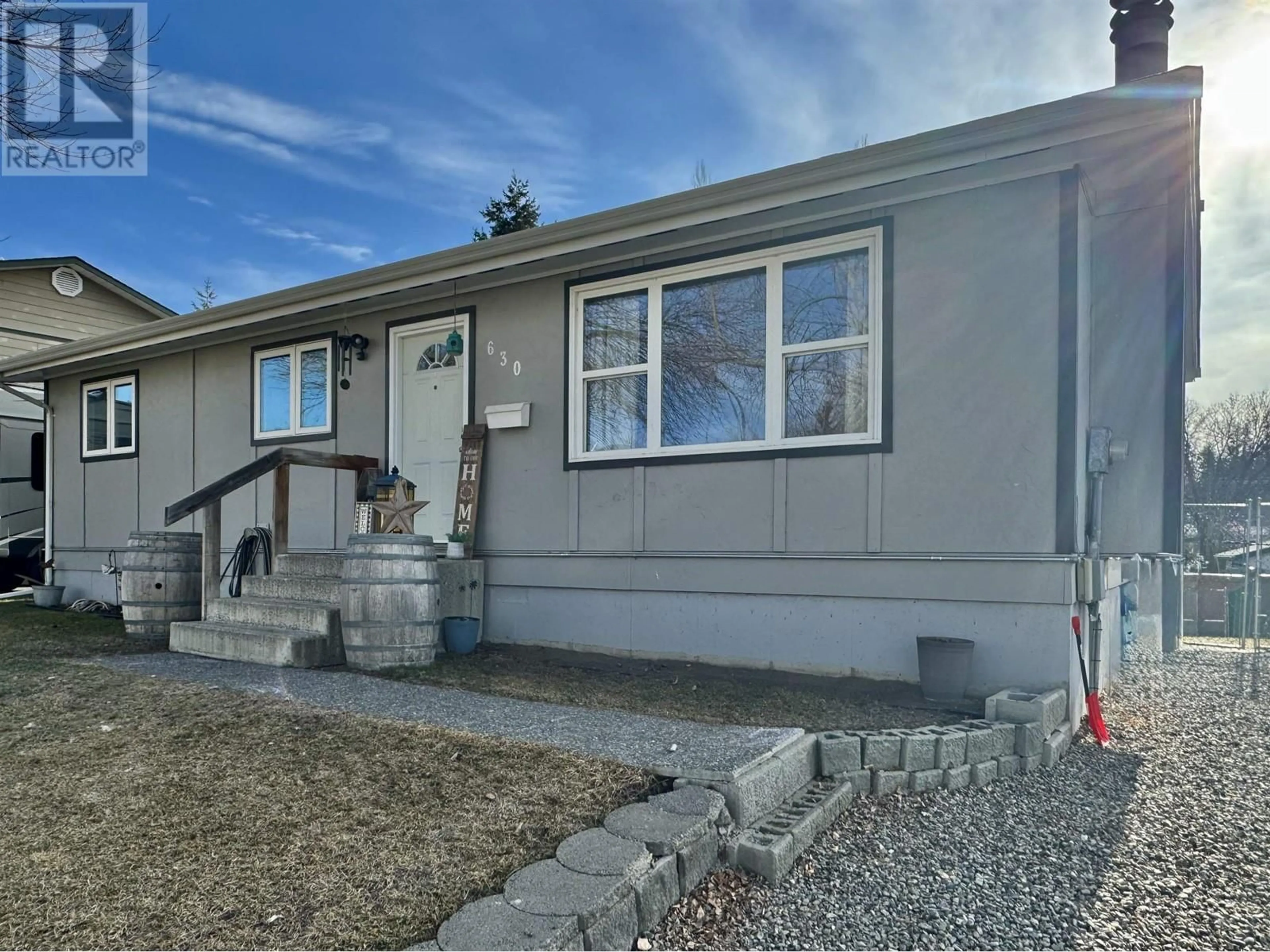 Home with vinyl exterior material, street for 630 SMITH STREET, Williams Lake British Columbia V2G4A5