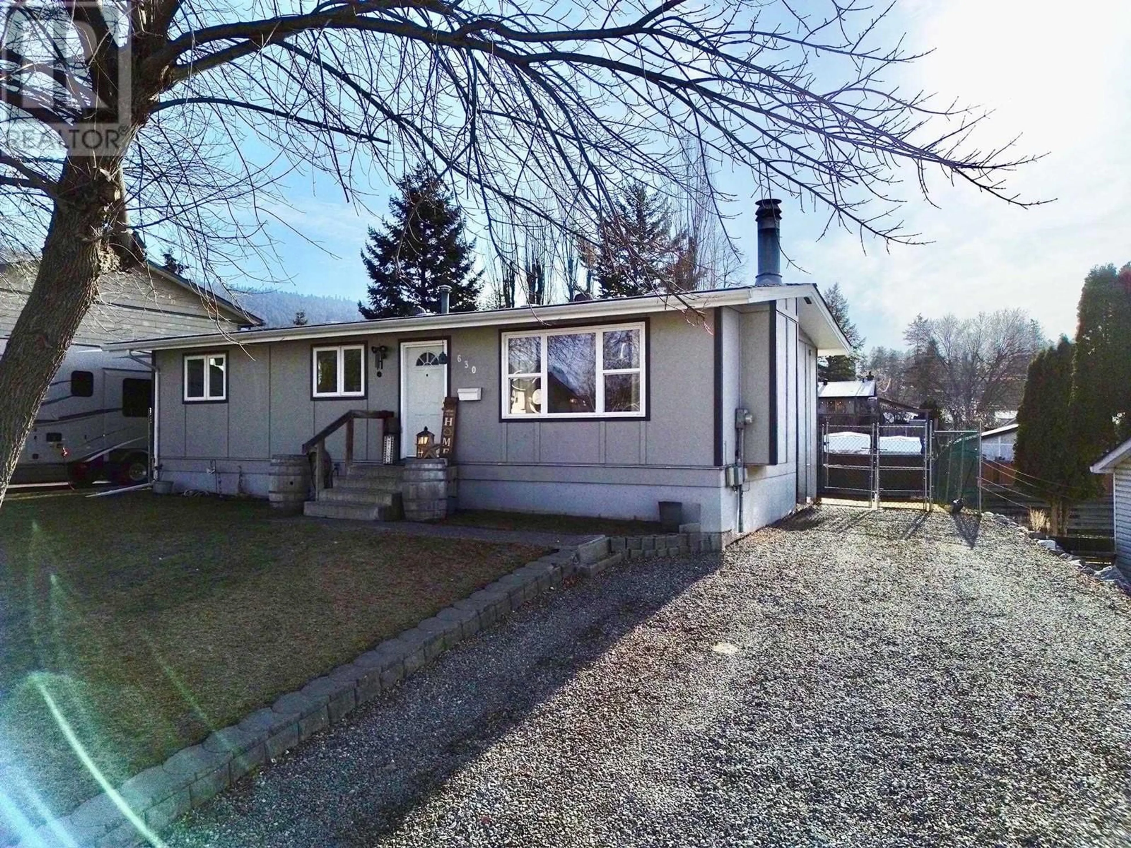 Home with vinyl exterior material, street for 630 SMITH STREET, Williams Lake British Columbia V2G4A5