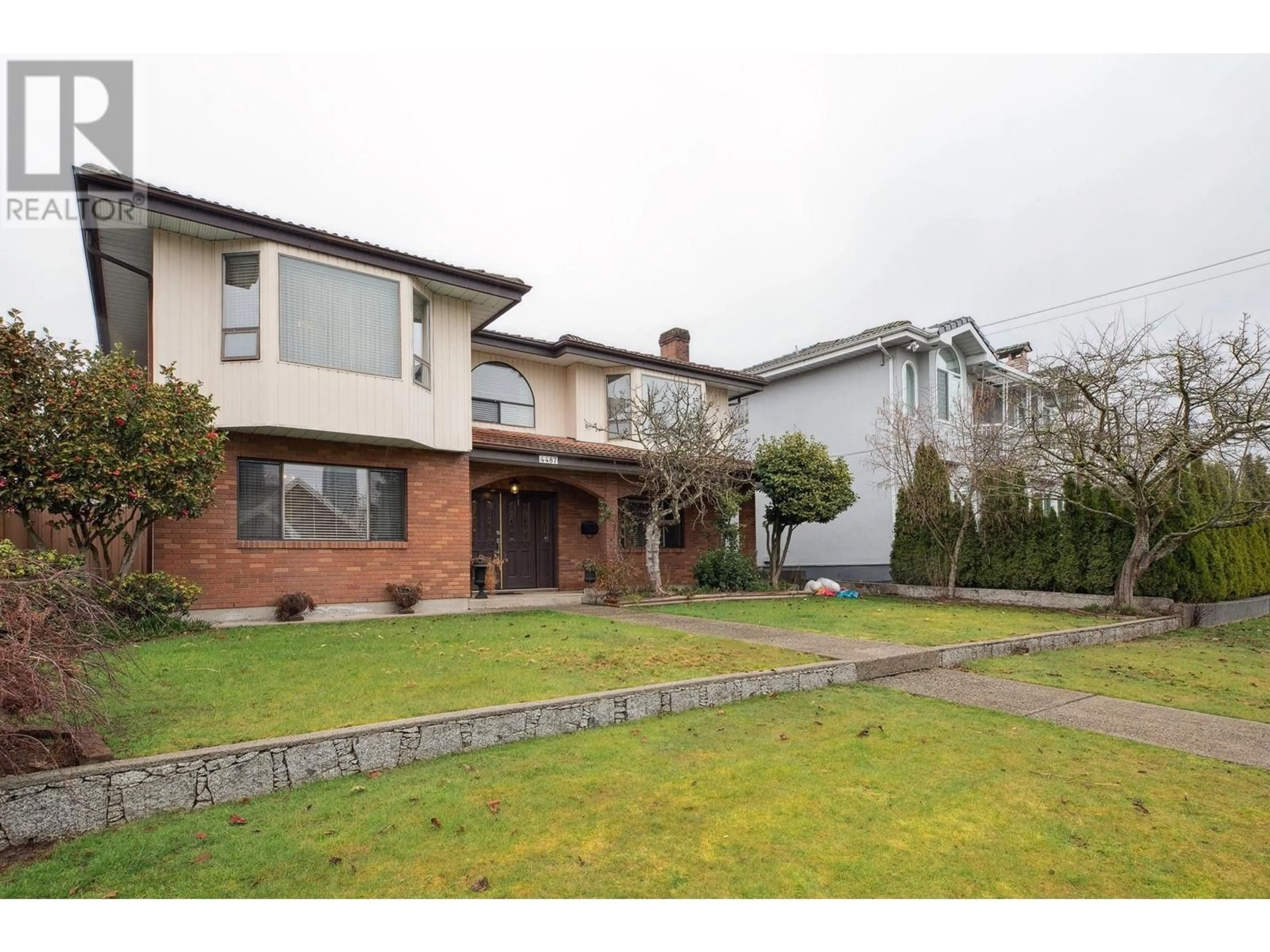 A pic from outside/outdoor area/front of a property/back of a property/a pic from drone, street for 4487 NAPIER STREET, Burnaby British Columbia V5C3H2