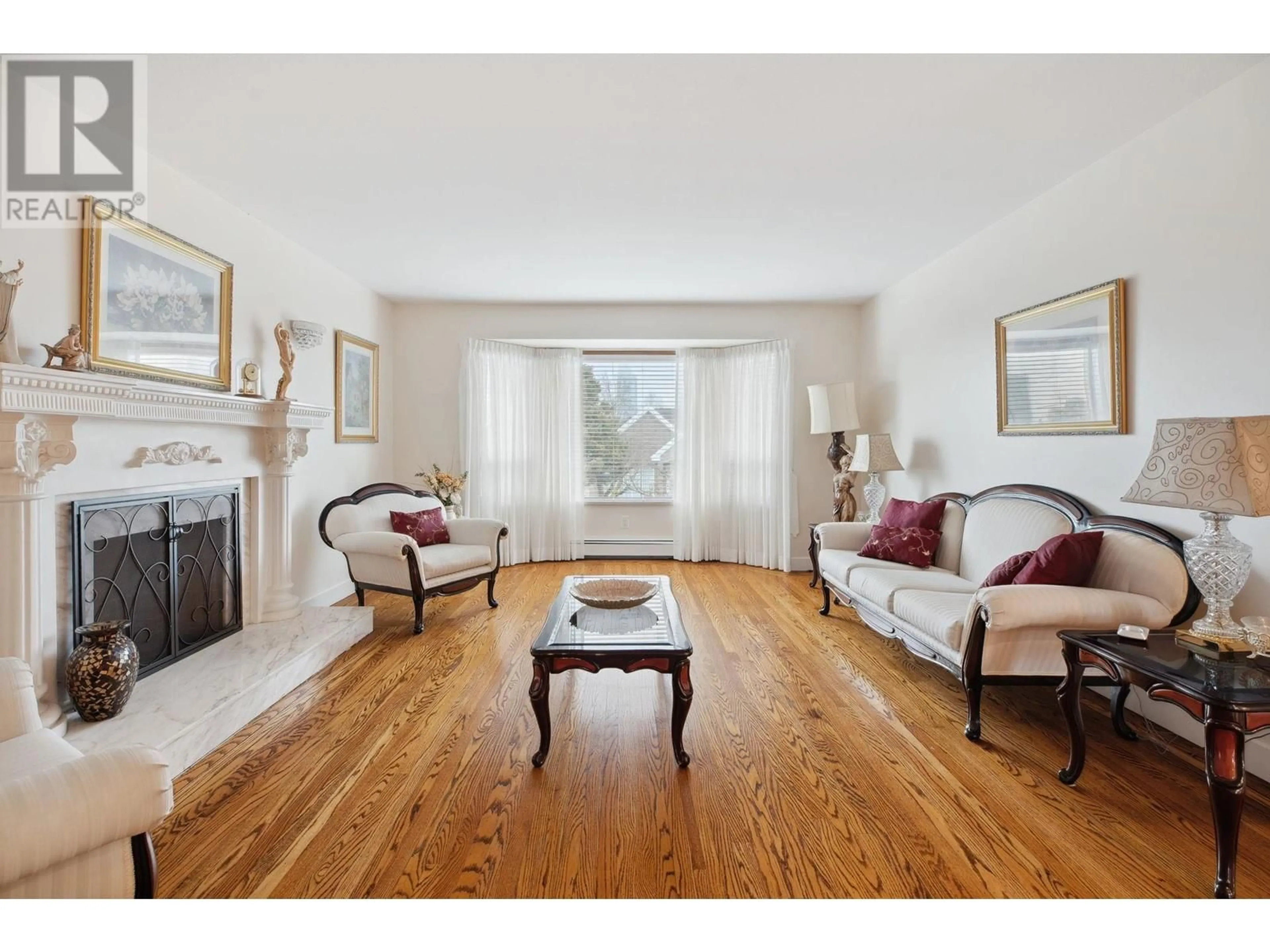 Living room with furniture, wood/laminate floor for 4487 NAPIER STREET, Burnaby British Columbia V5C3H2