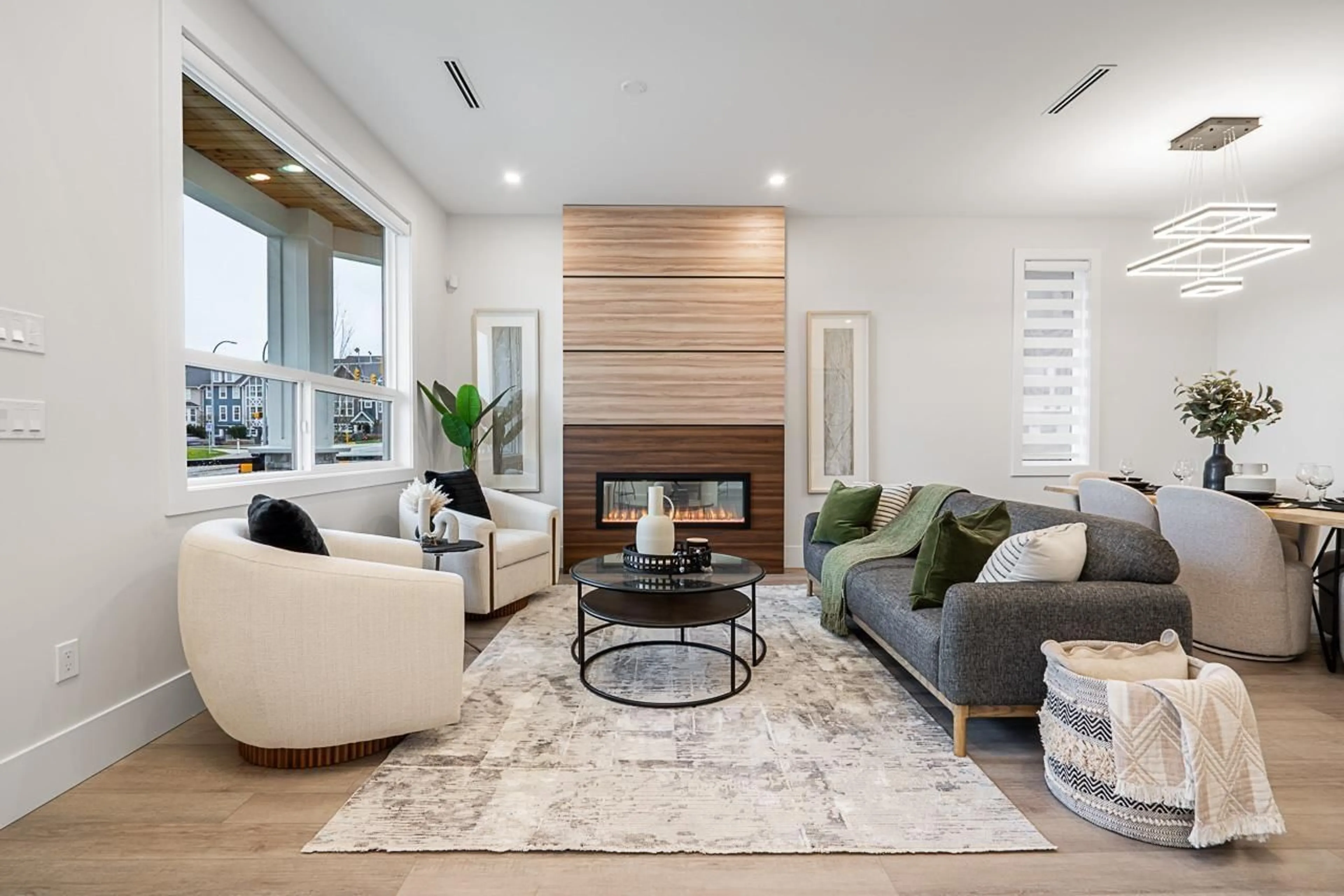 Living room with furniture, unknown for 20170 82, Langley British Columbia V2Y3Y6