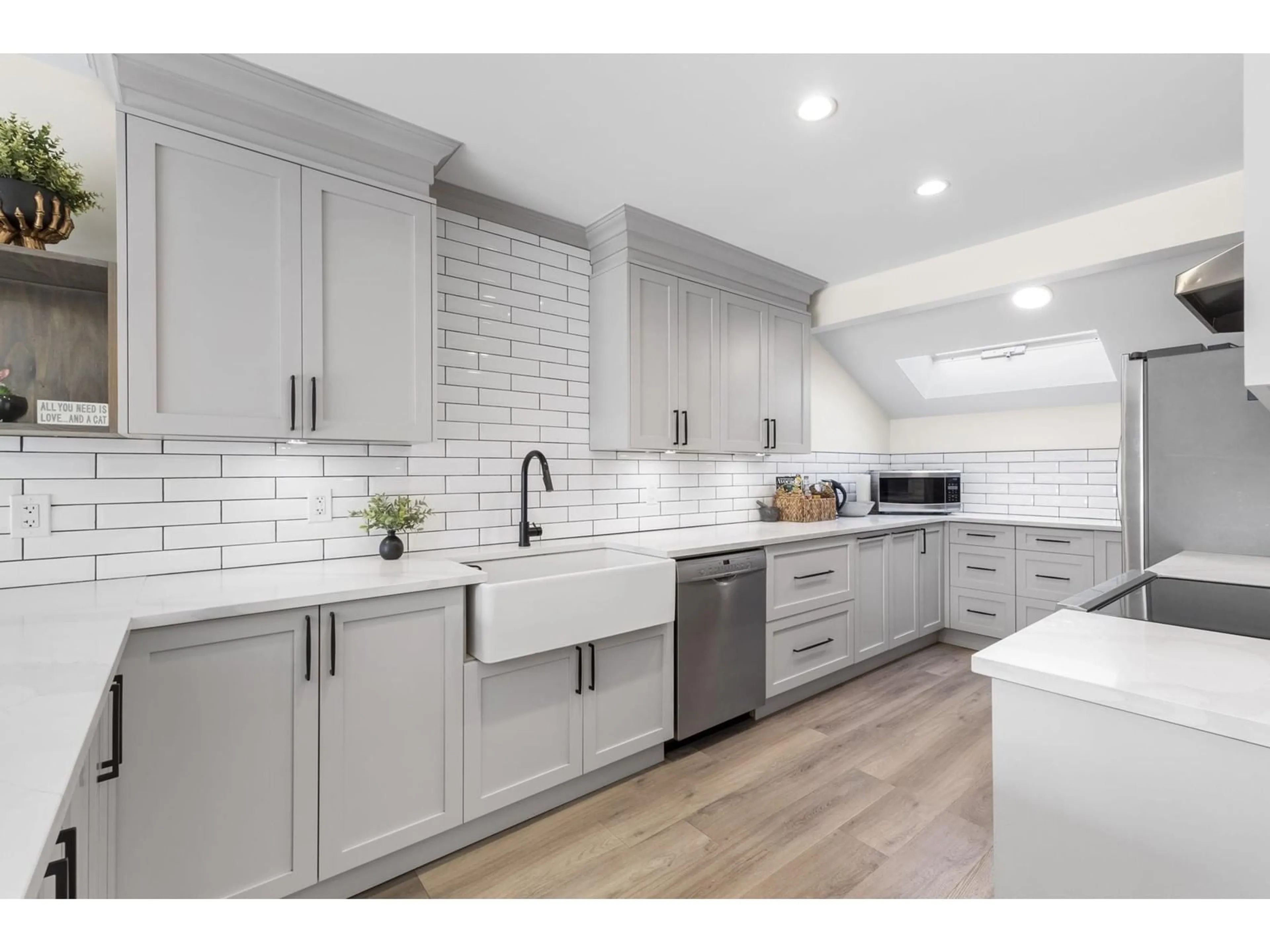Contemporary kitchen, ceramic/tile floor for 29 - 5666 208TH, Langley British Columbia V3A8G4