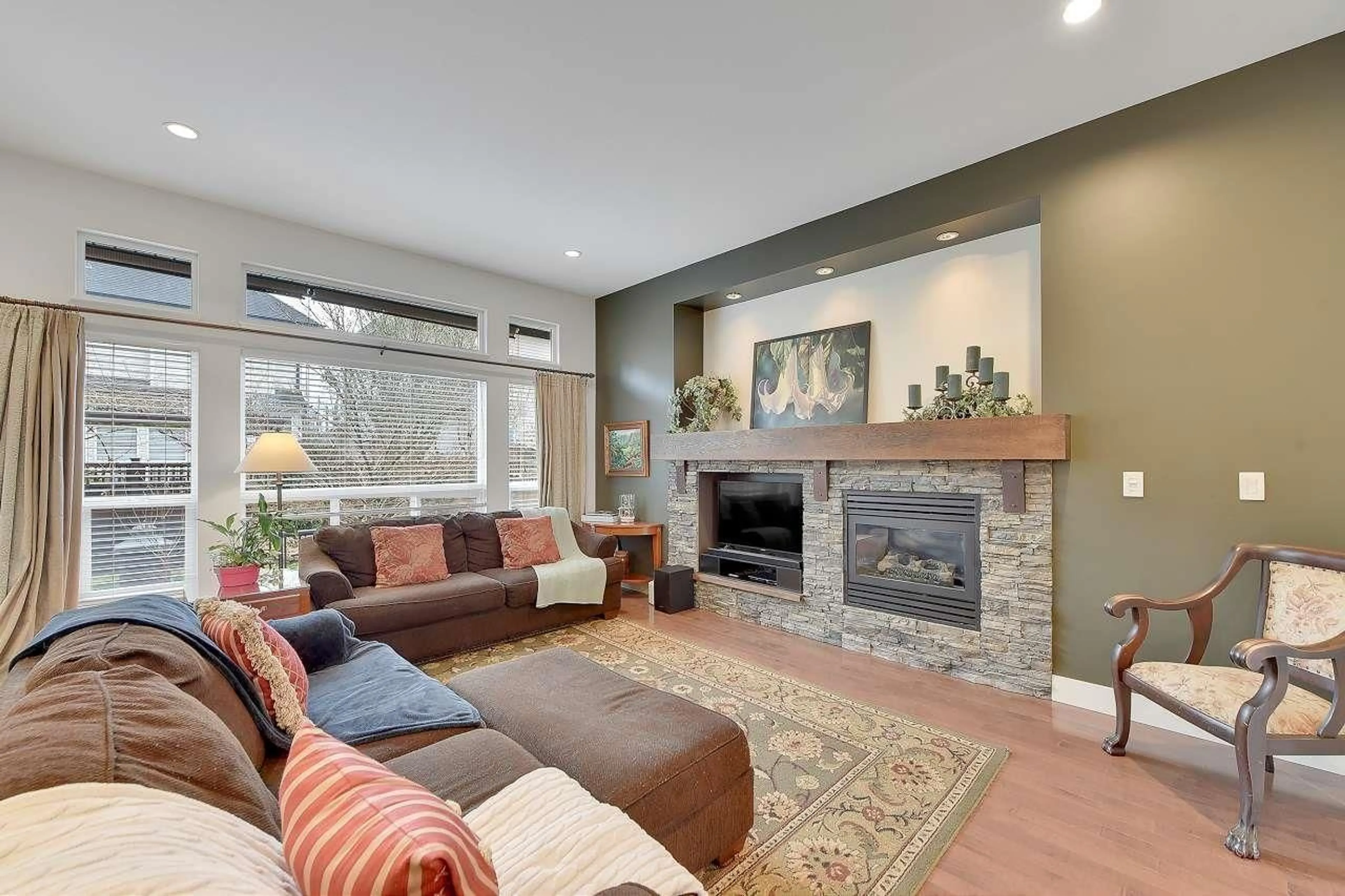 Living room with furniture, unknown for 14508 59A, Surrey British Columbia V3S7B5