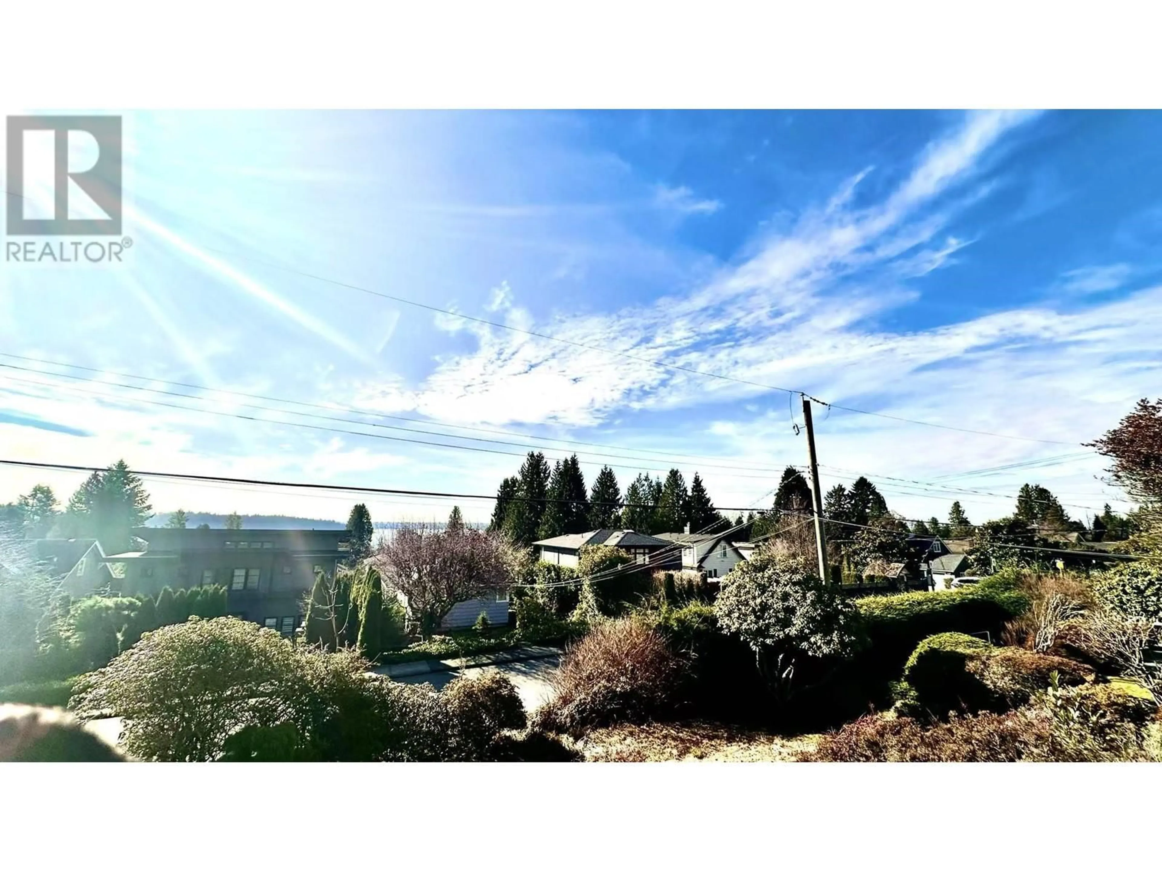 A pic from outside/outdoor area/front of a property/back of a property/a pic from drone, mountain view for 1475 KINGS AVENUE, West Vancouver British Columbia V7T2C7