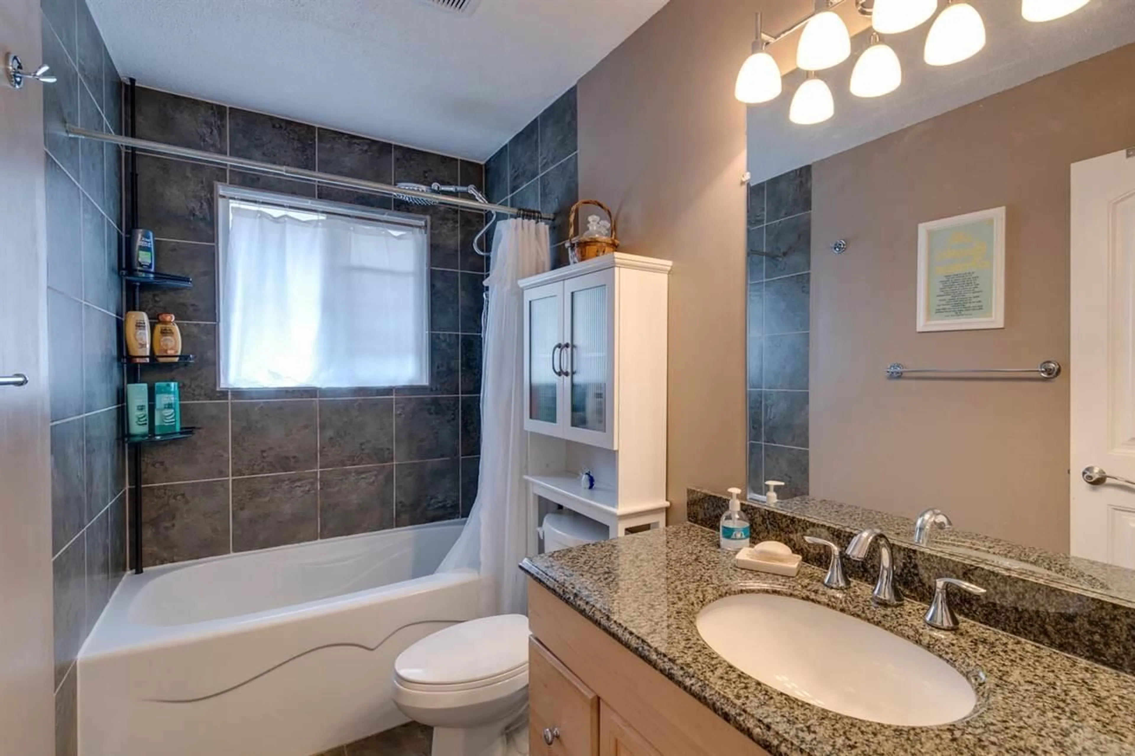 Standard bathroom, ceramic/tile floor for 8183 PHILBERT, Mission British Columbia V2V5N1