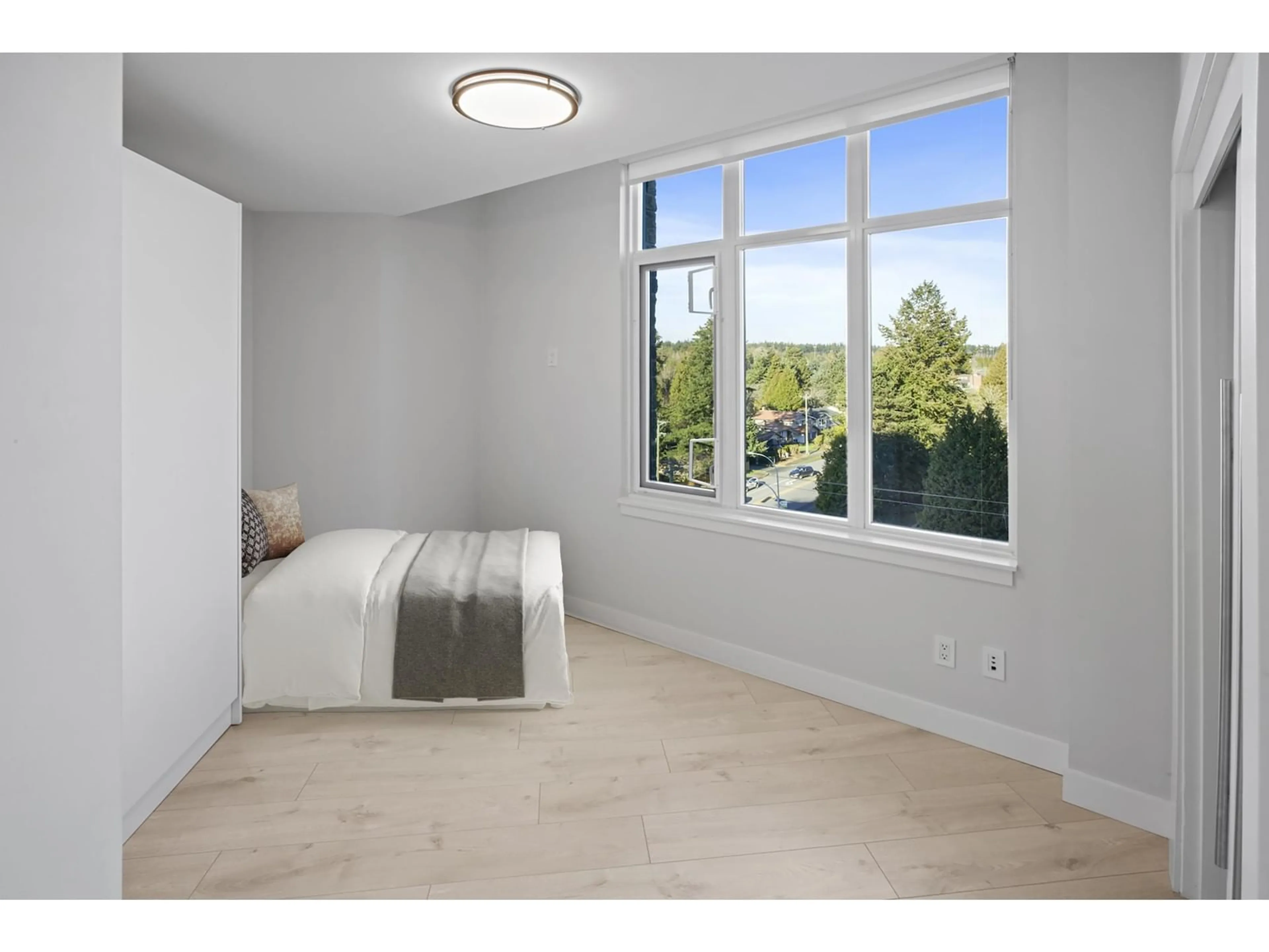 A pic of a room for 705 14824 NORTH BLUFF ROAD, White Rock British Columbia V4B3E2