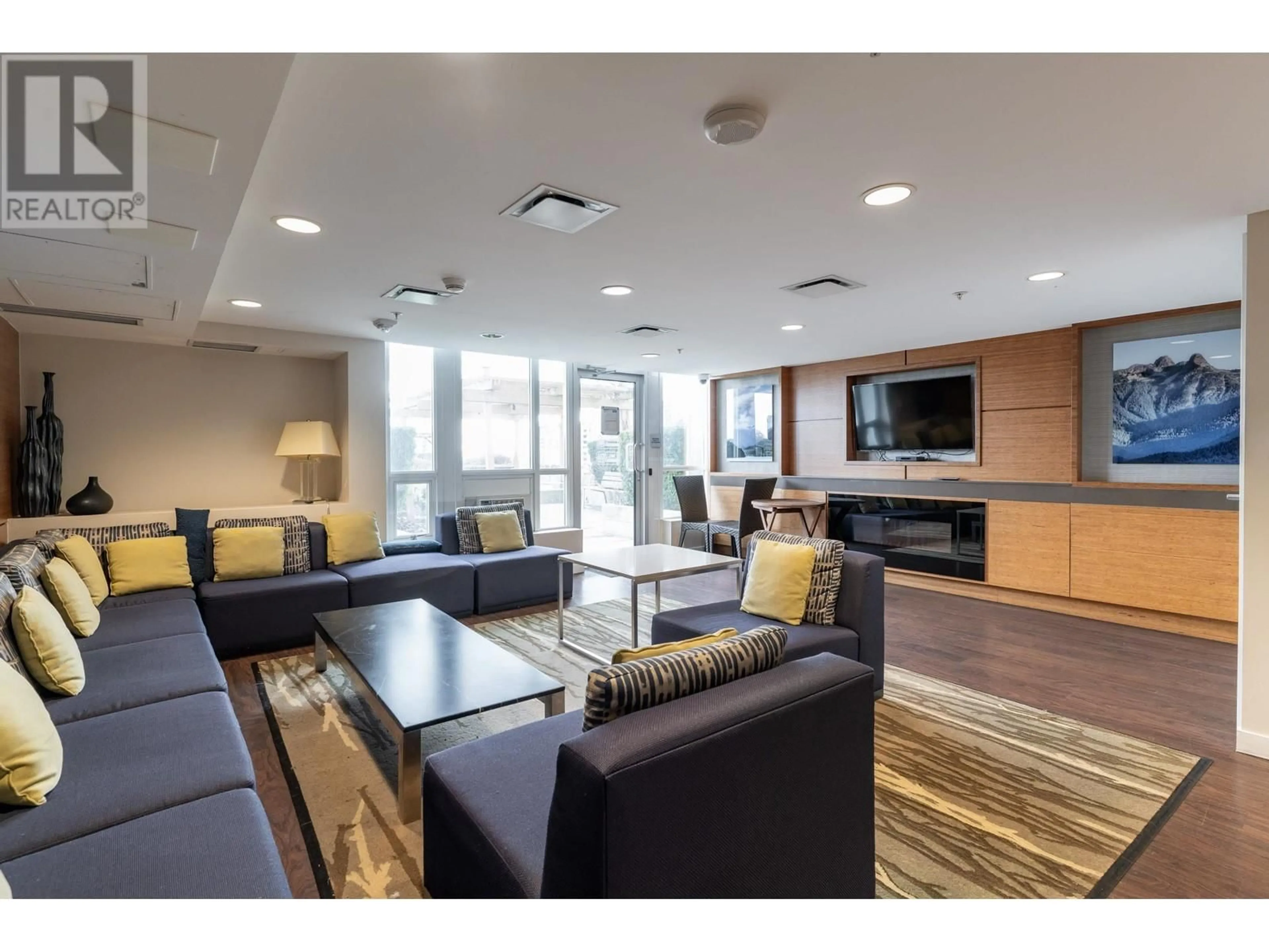 Lobby for 302 135 E 17TH STREET, North Vancouver British Columbia V7L0C4