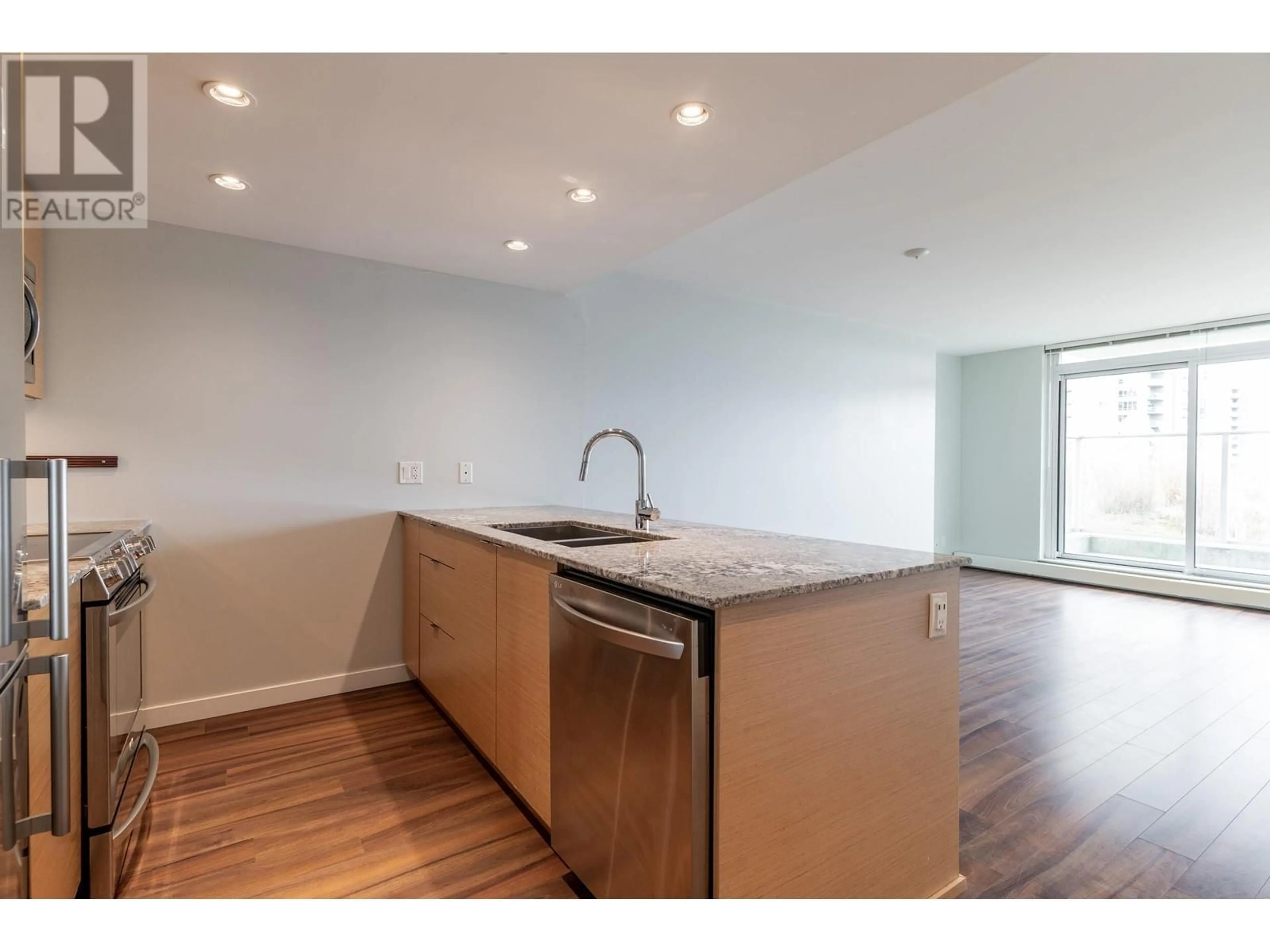 Open concept kitchen, wood/laminate floor for 302 135 E 17TH STREET, North Vancouver British Columbia V7L0C4