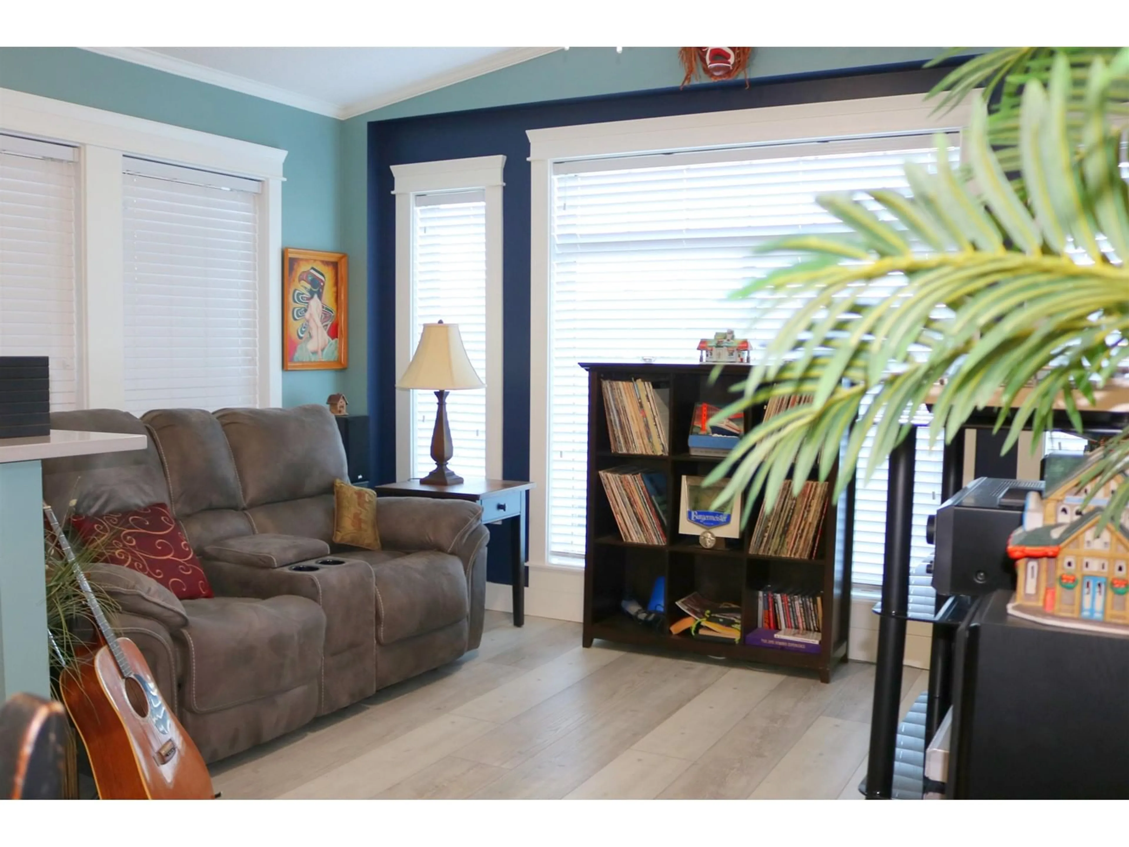 Living room with furniture, wood/laminate floor for 16 - 53480 BRIDAL FALLS ROAD, Rosedale British Columbia V0X1X1