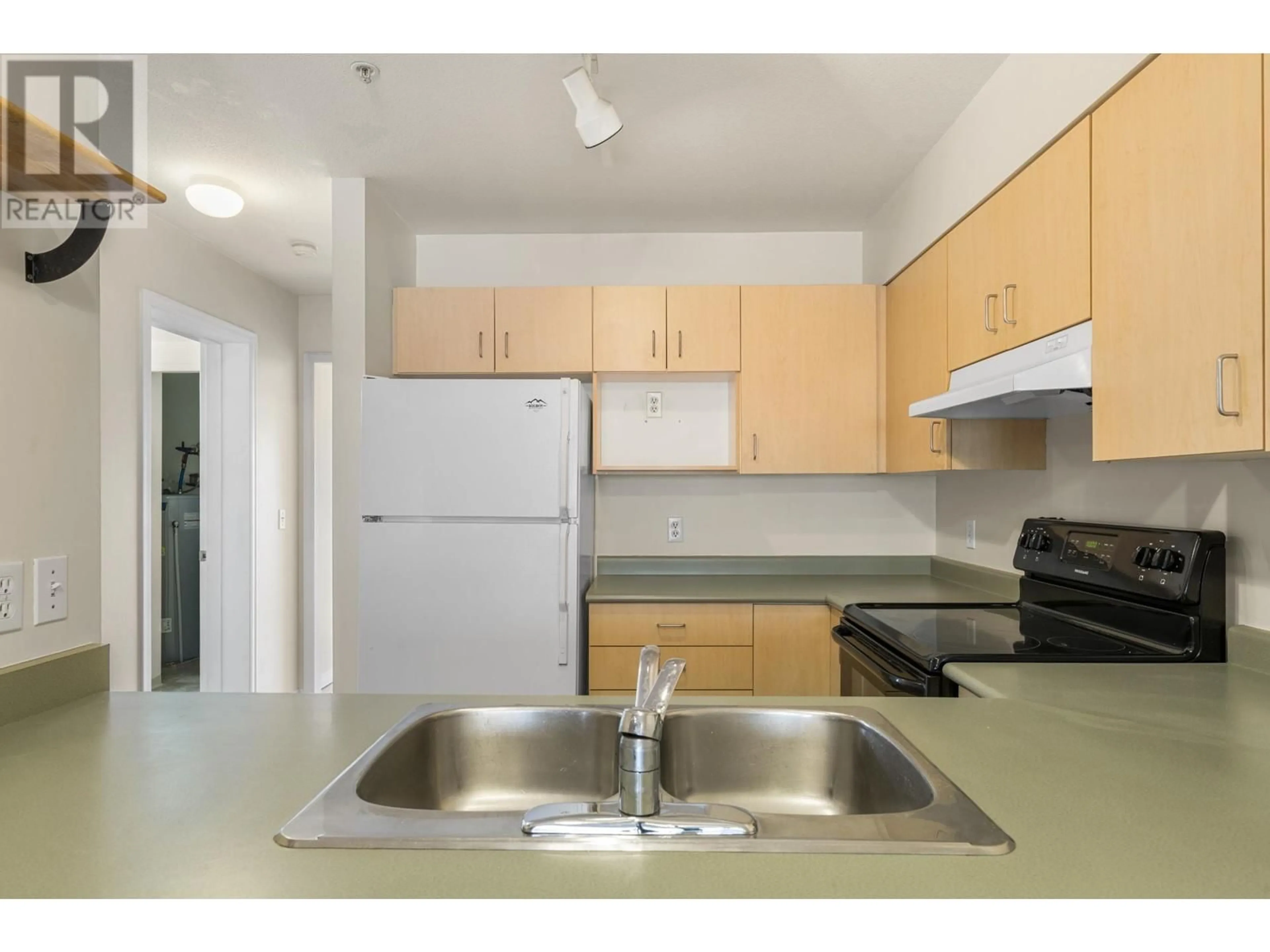 Standard kitchen, unknown for 4 7410 FLINT STREET, Pemberton British Columbia V0N2L1