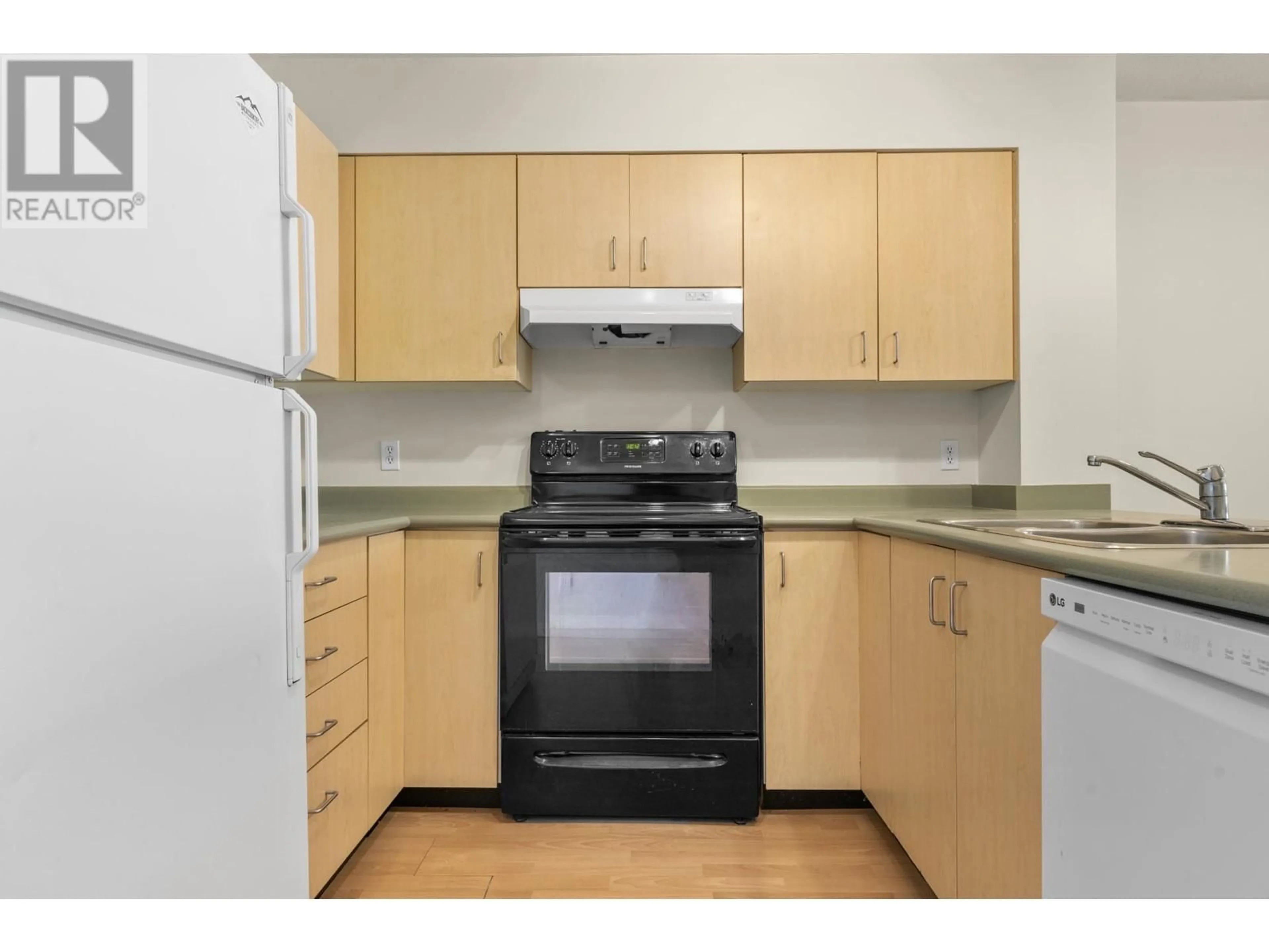 Standard kitchen, unknown for 4 7410 FLINT STREET, Pemberton British Columbia V0N2L1