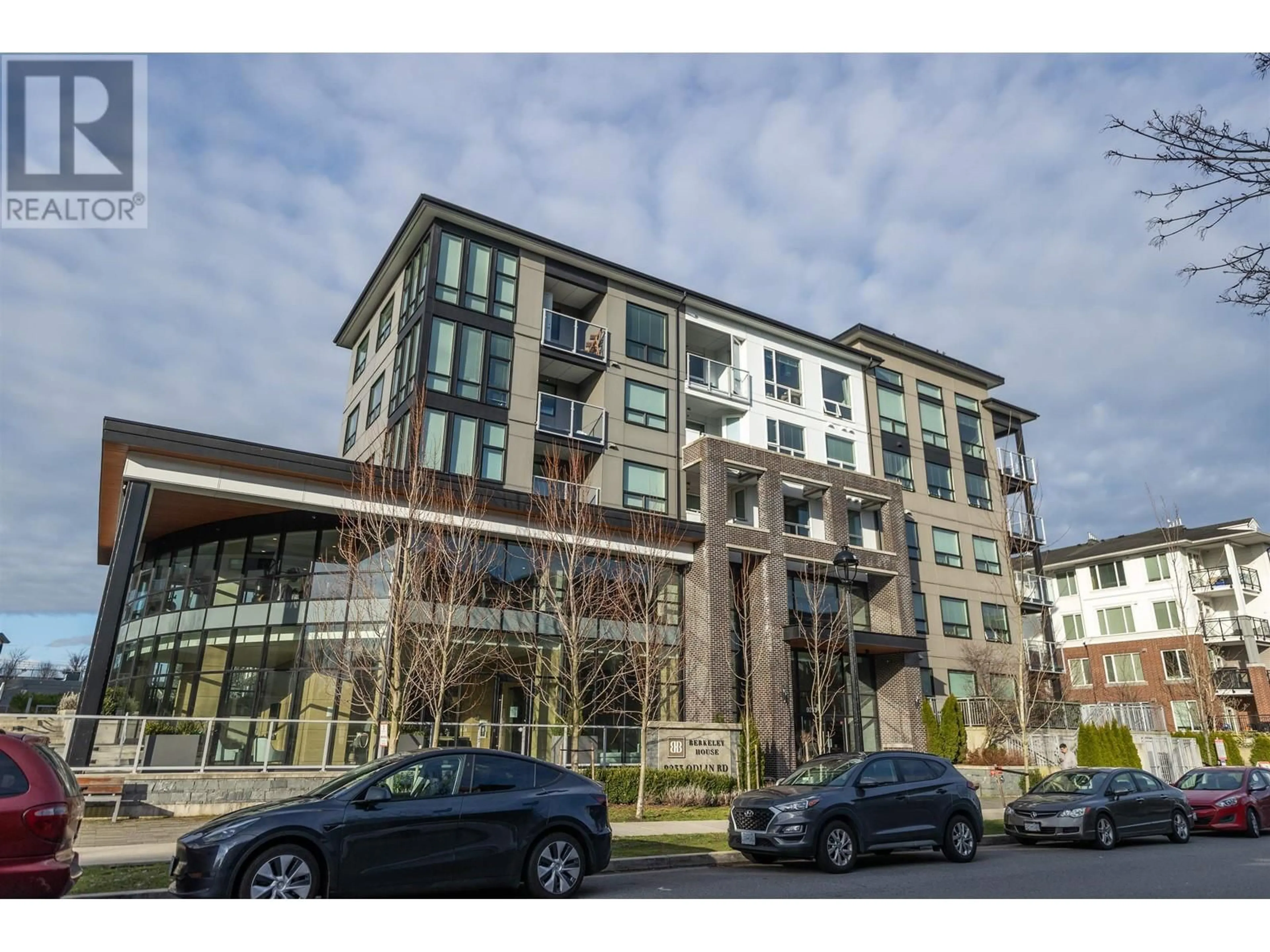 Indoor foyer for 402 - 9233 ODLIN ROAD, Richmond British Columbia V6X0V4