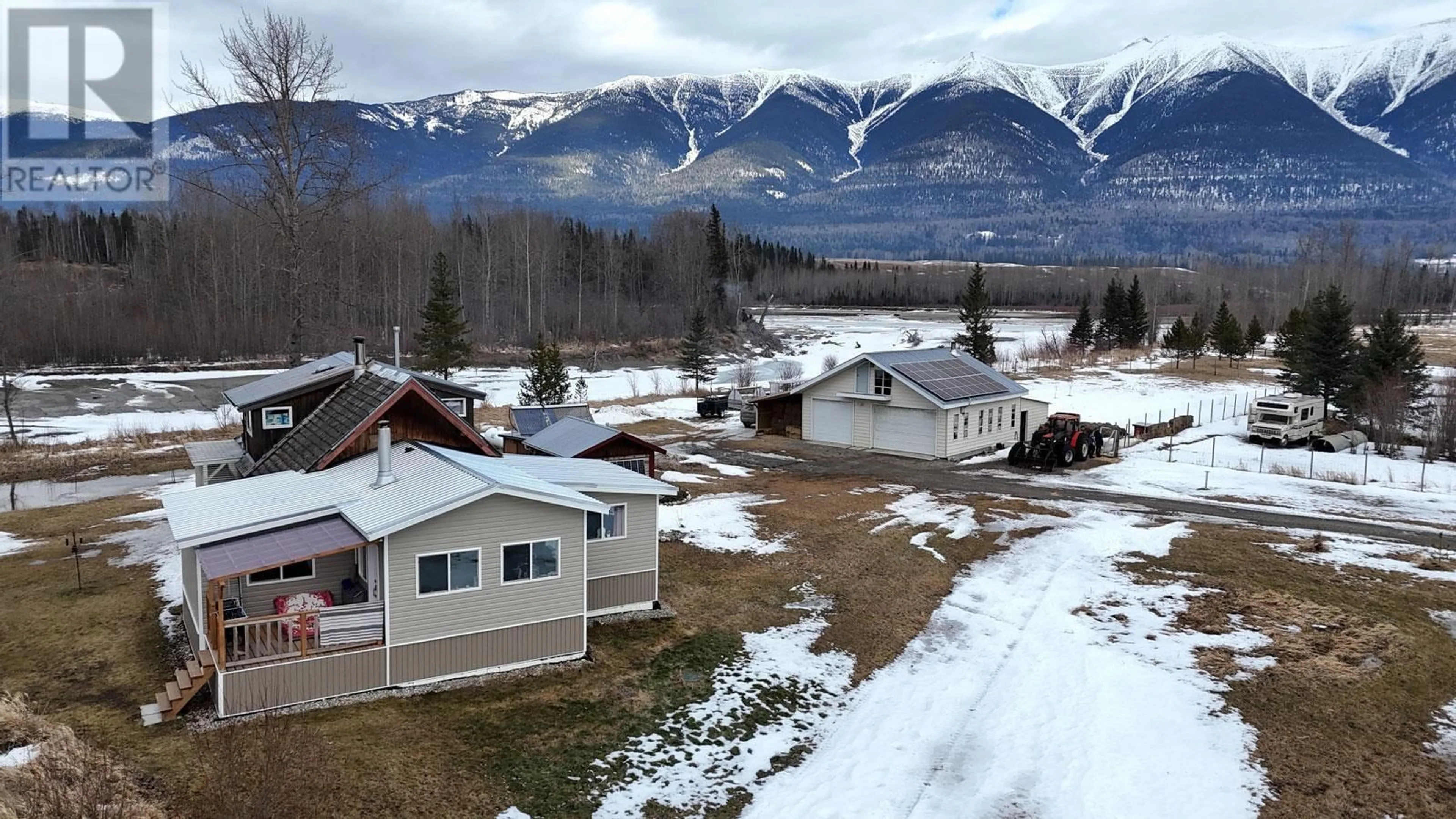A pic from outside/outdoor area/front of a property/back of a property/a pic from drone, mountain view for 3325 GARRETT ROAD, McBride British Columbia V0J2E0