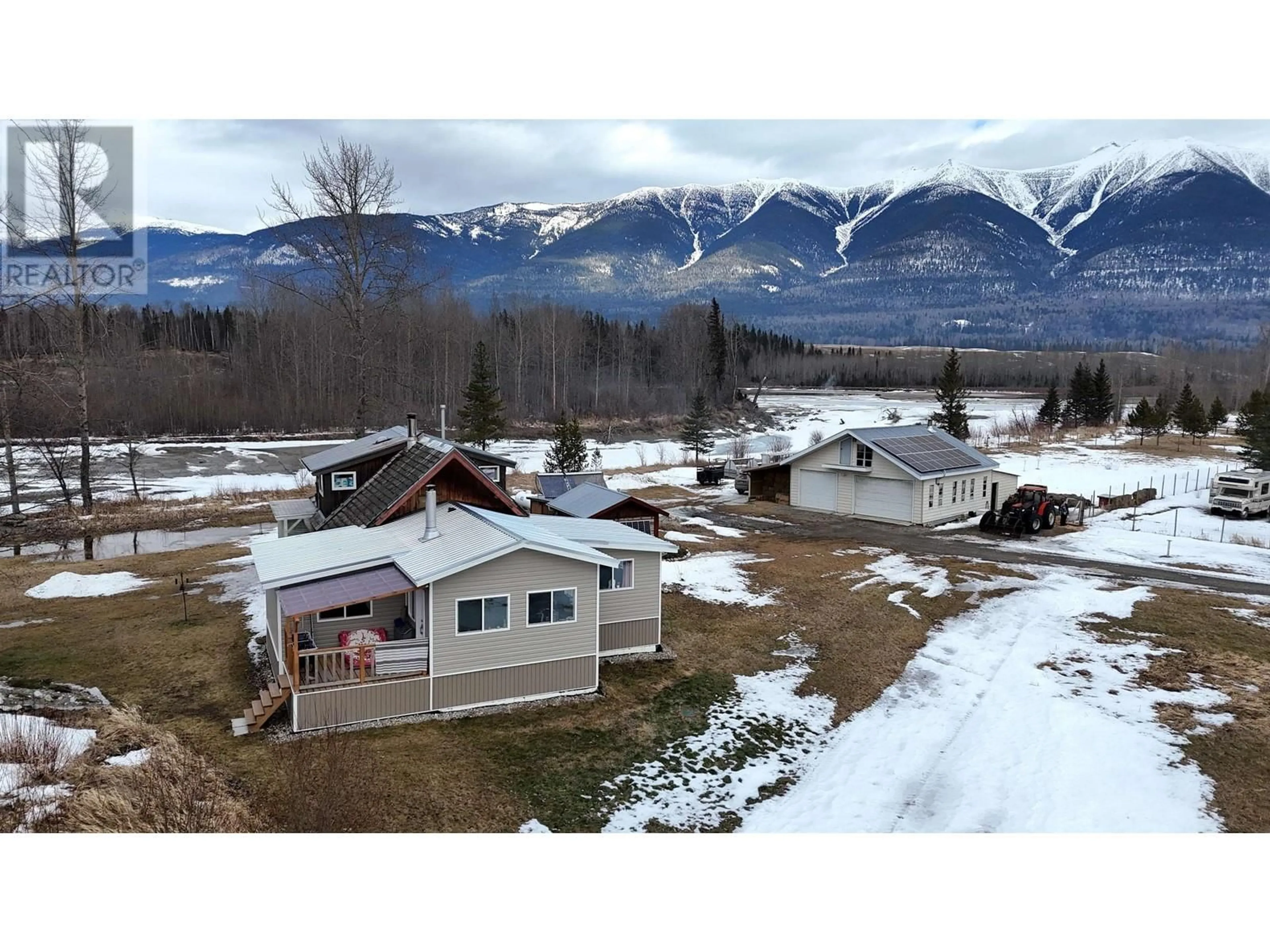 A pic from outside/outdoor area/front of a property/back of a property/a pic from drone, unknown for 3325 GARRETT ROAD, McBride British Columbia V0J2E0