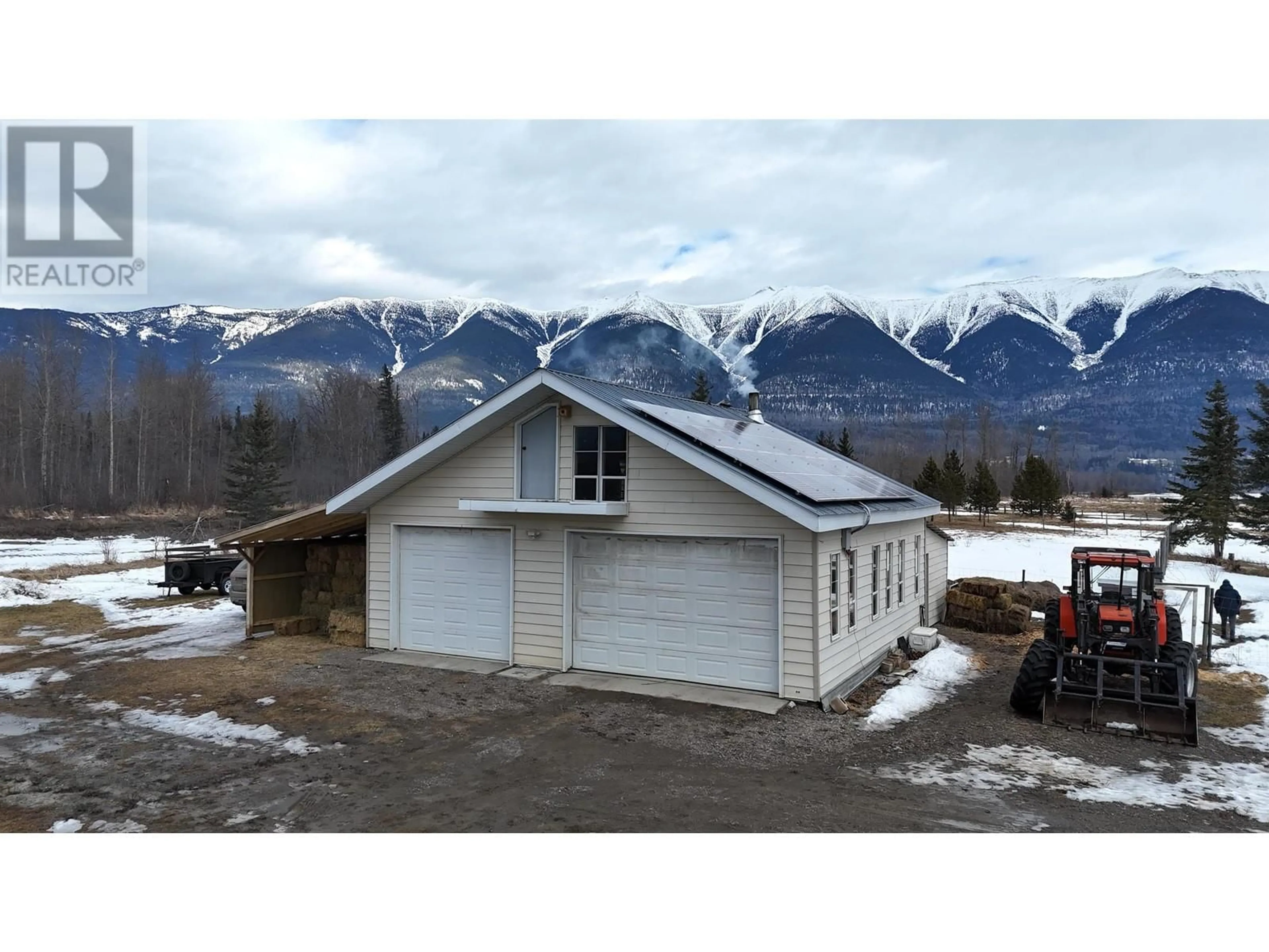 Patio, mountain view for 3325 GARRETT ROAD, McBride British Columbia V0J2E0