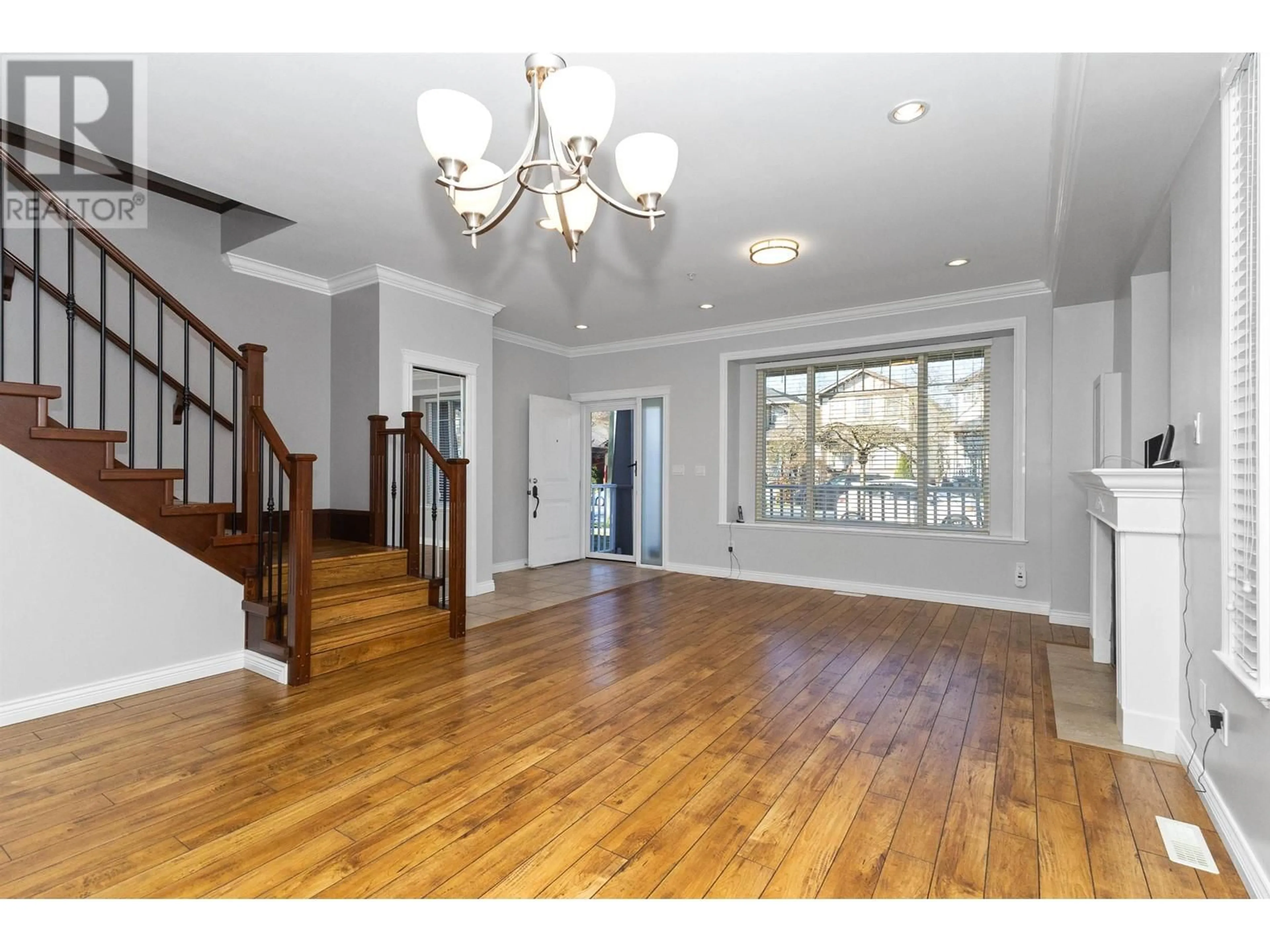 Indoor foyer for 24274 102 AVENUE, Maple Ridge British Columbia V2W0C2